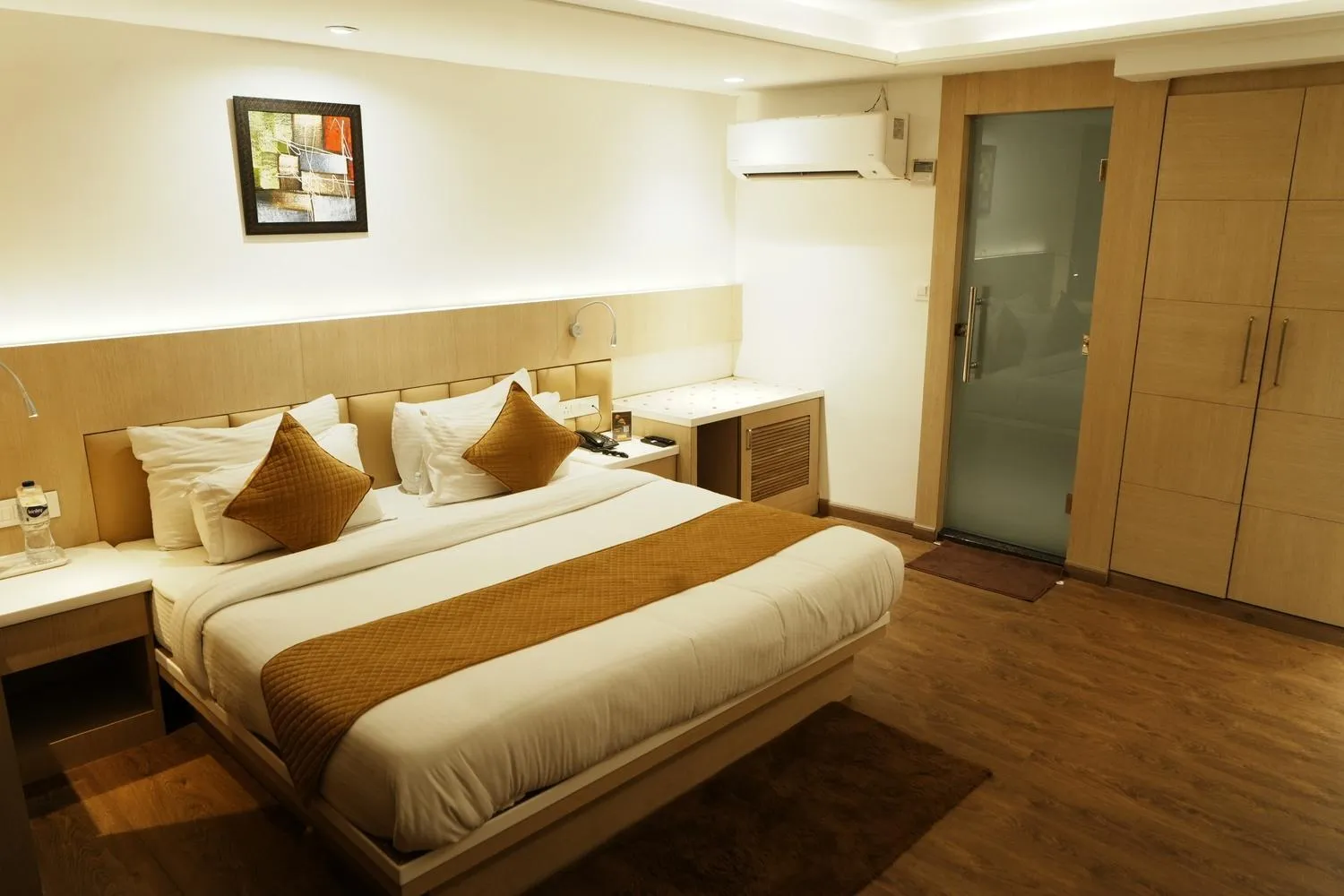 Bed in Hotel Radiance