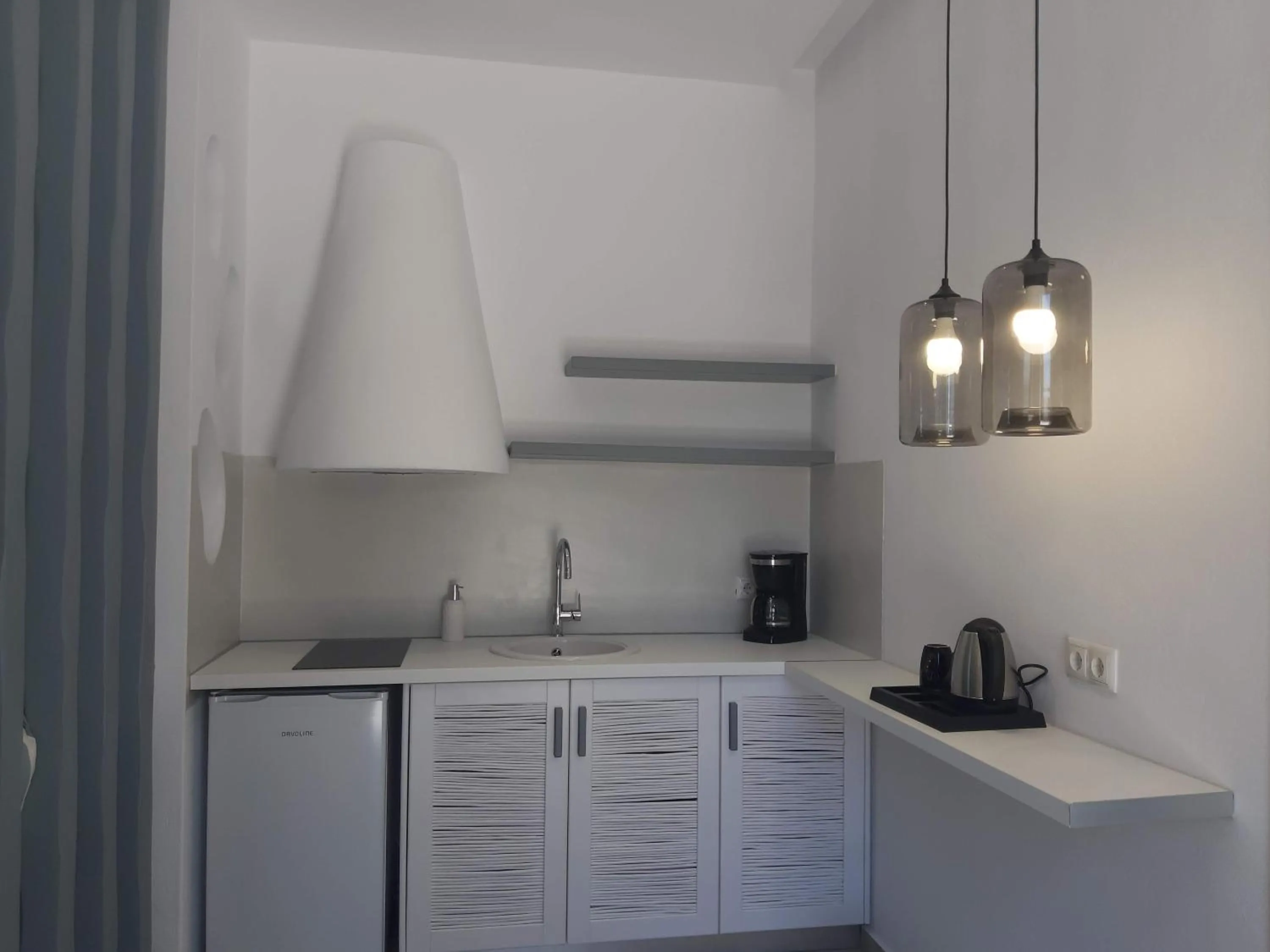 Coffee/tea facilities in Crystal Mare Suites