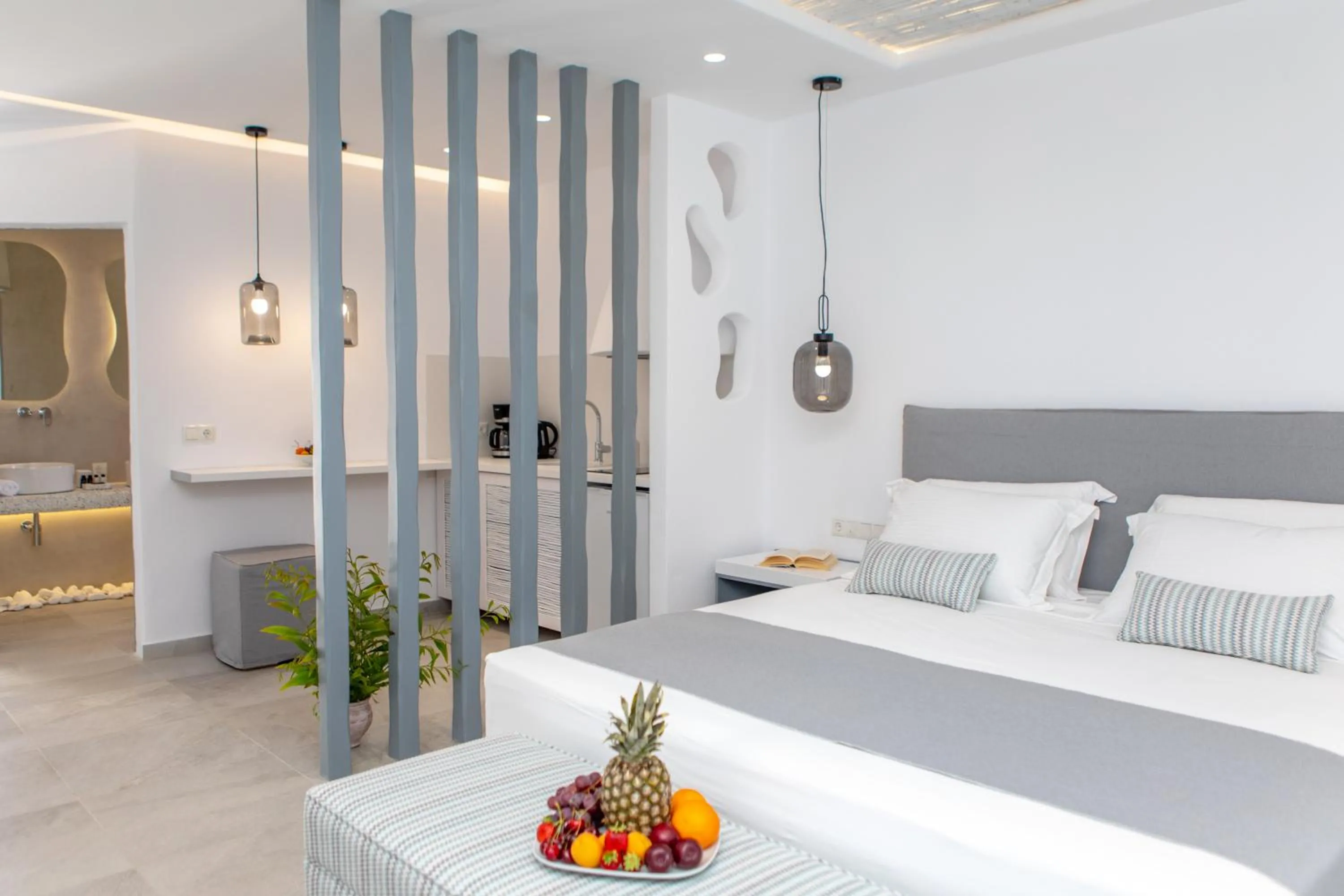 Photo of the whole room, Bed in Crystal Mare Suites