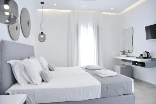 Crystal Mare Suites