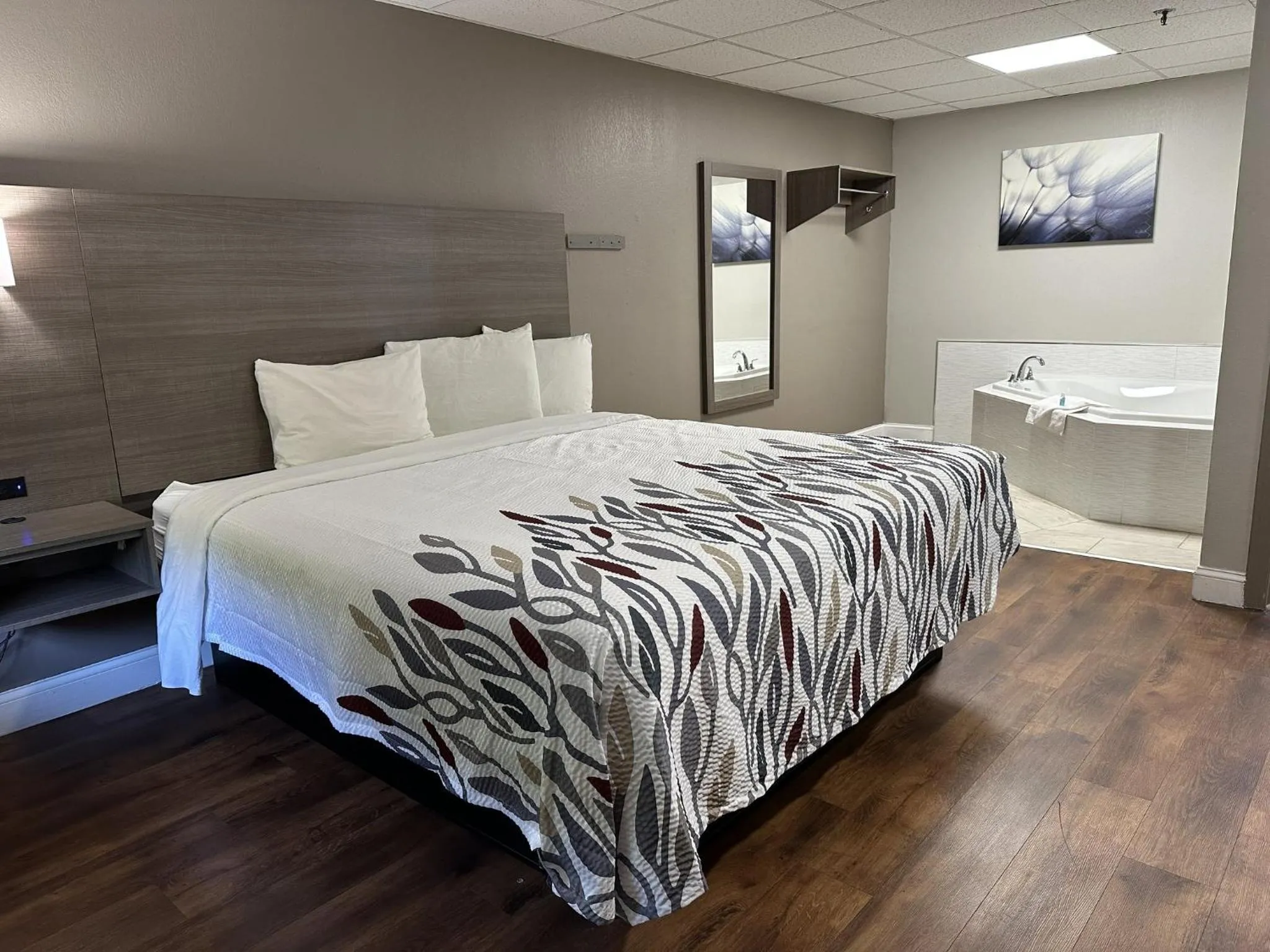 Spa and wellness centre/facilities, Bed in Red Roof Inn & Suites Swansea