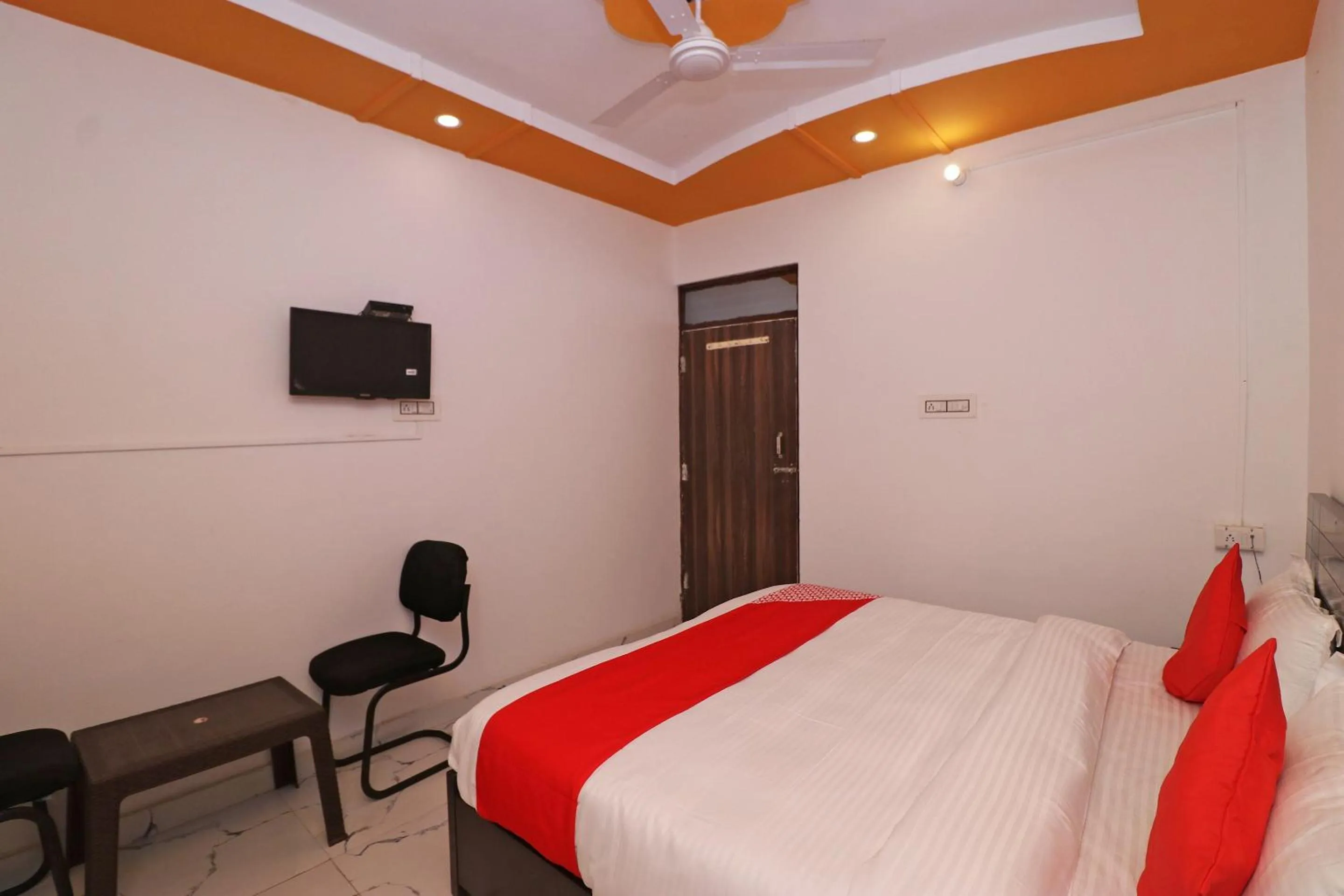 Bedroom in Hotel O 37918 Hotel Signature Inn