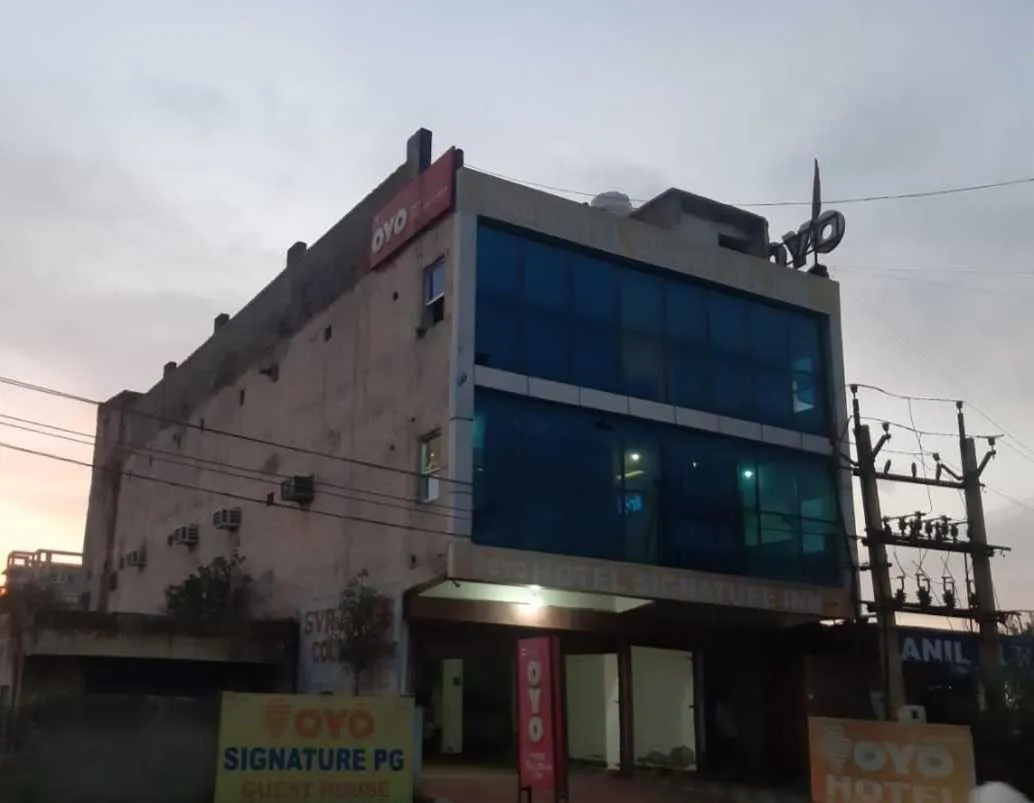 Facade/entrance in Hotel O 37918 Hotel Signature Inn