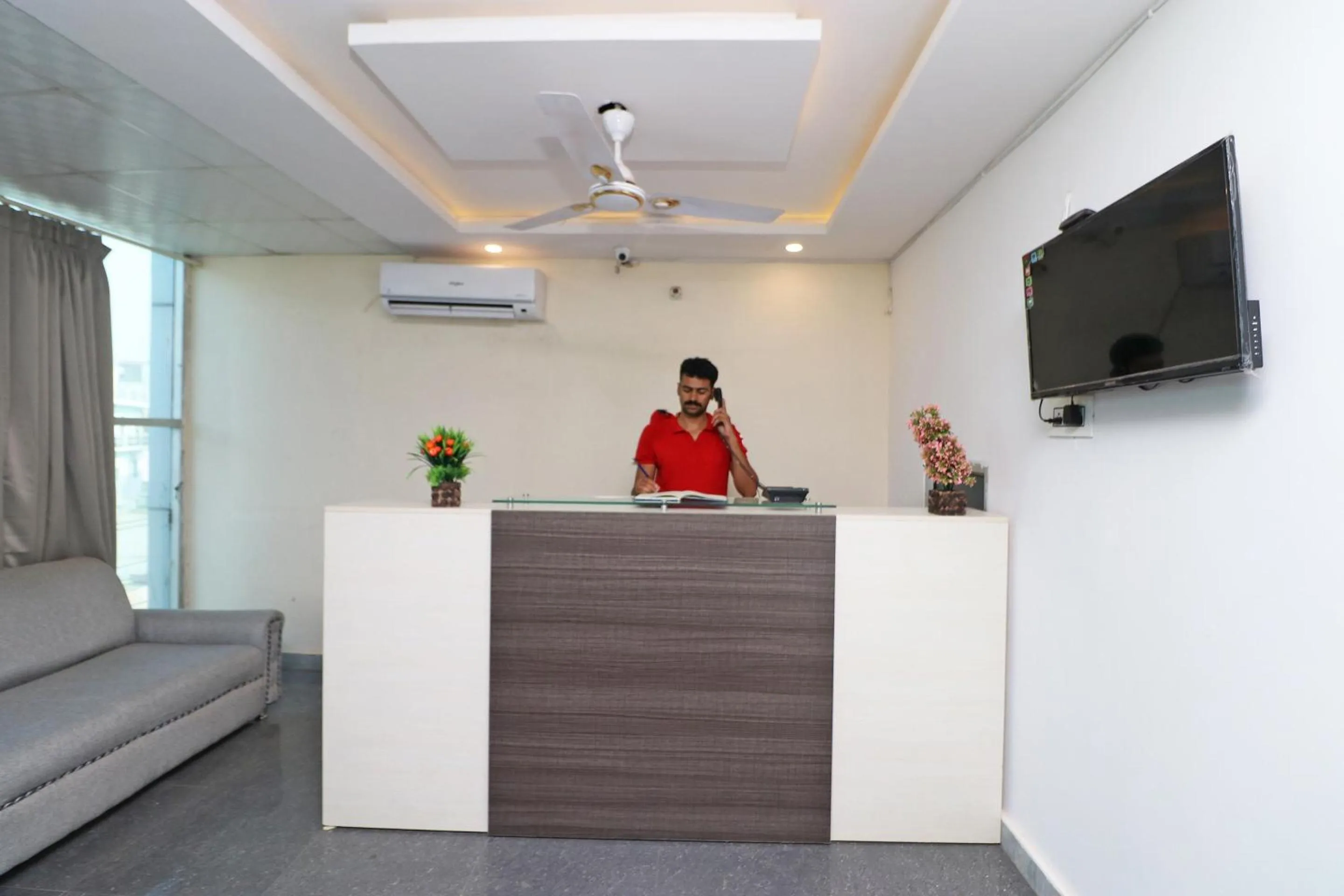 Lobby or reception in Hotel O 37918 Hotel Signature Inn