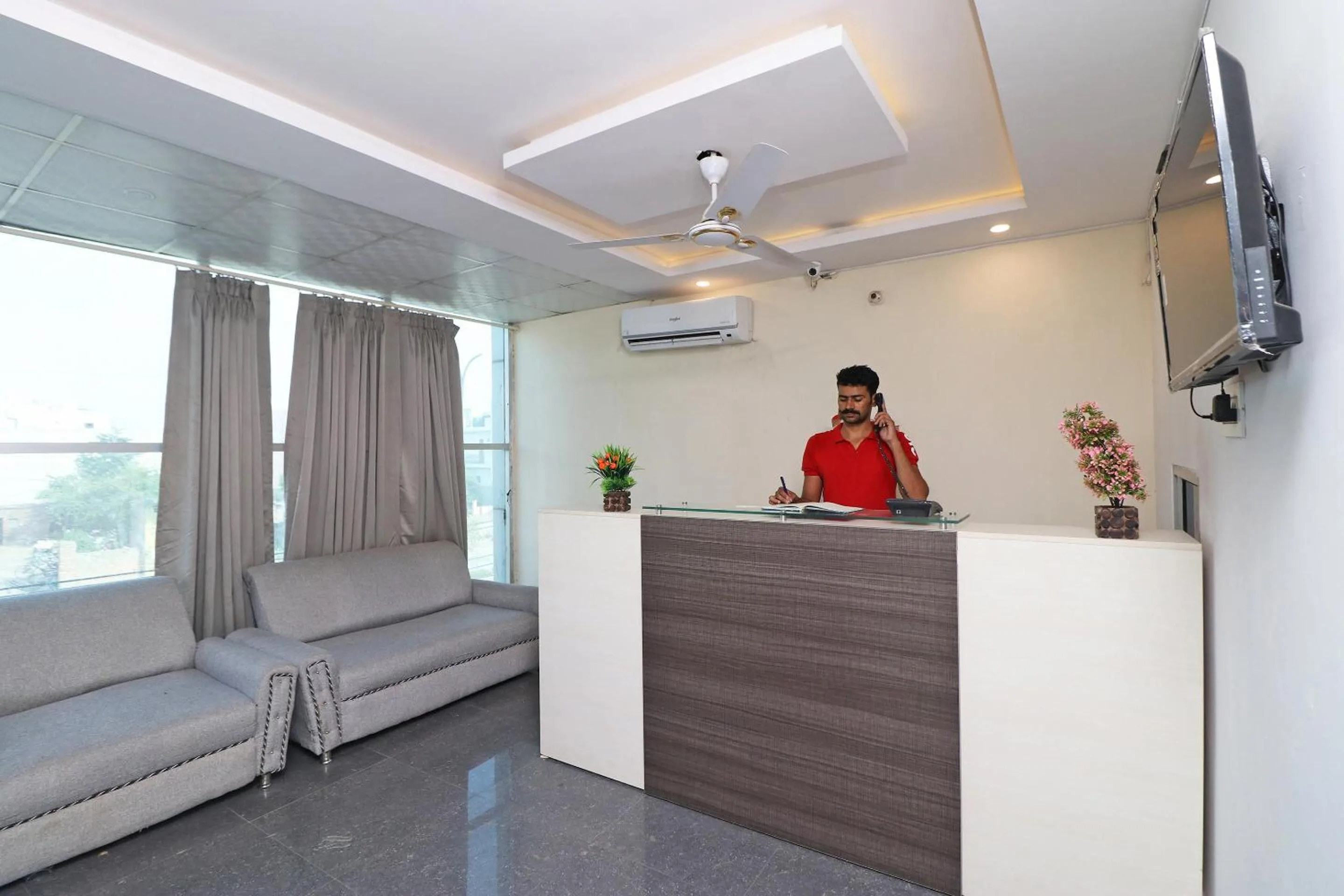 Lobby or reception in Hotel O 37918 Hotel Signature Inn