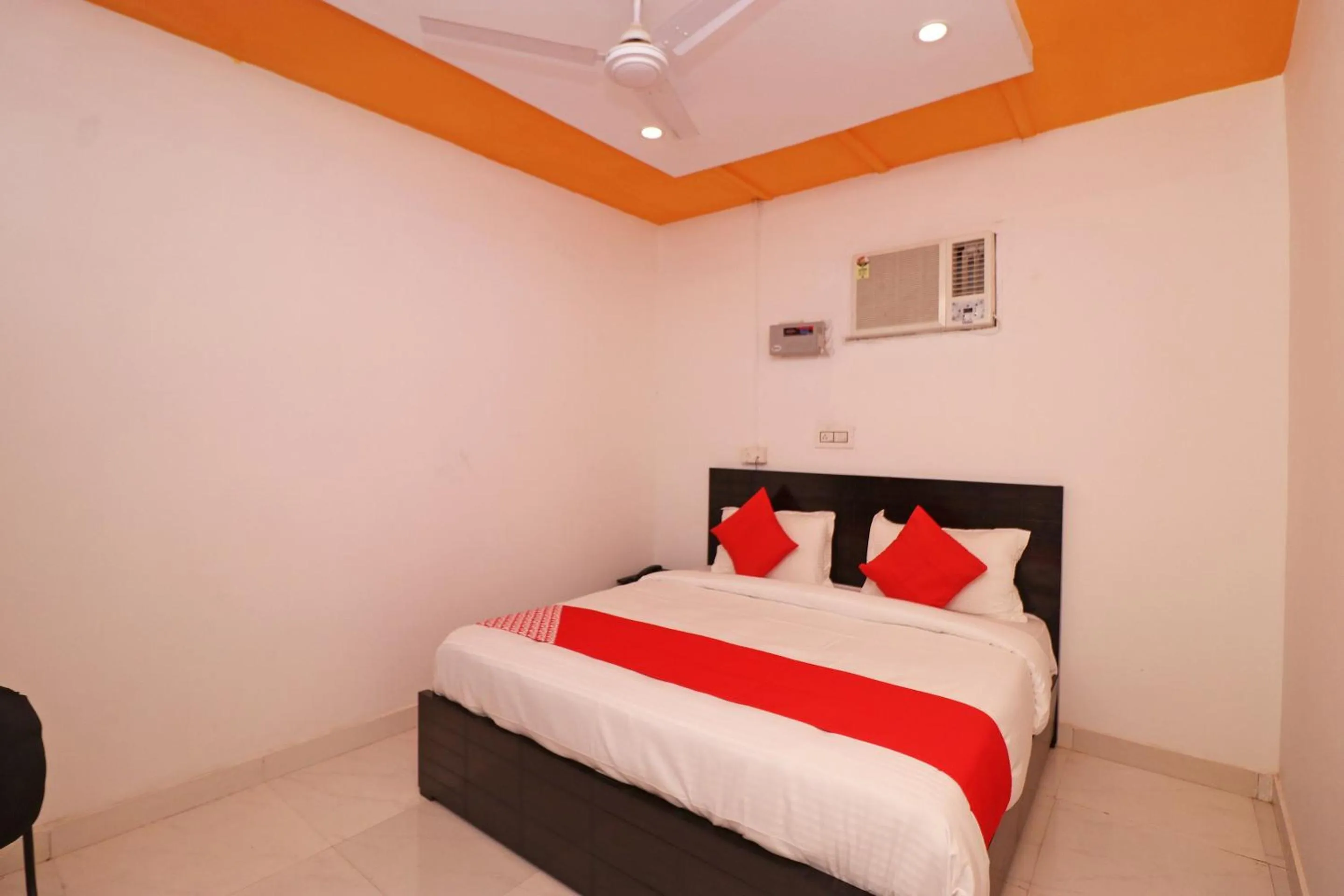 Bathroom in Hotel O 37918 Hotel Signature Inn