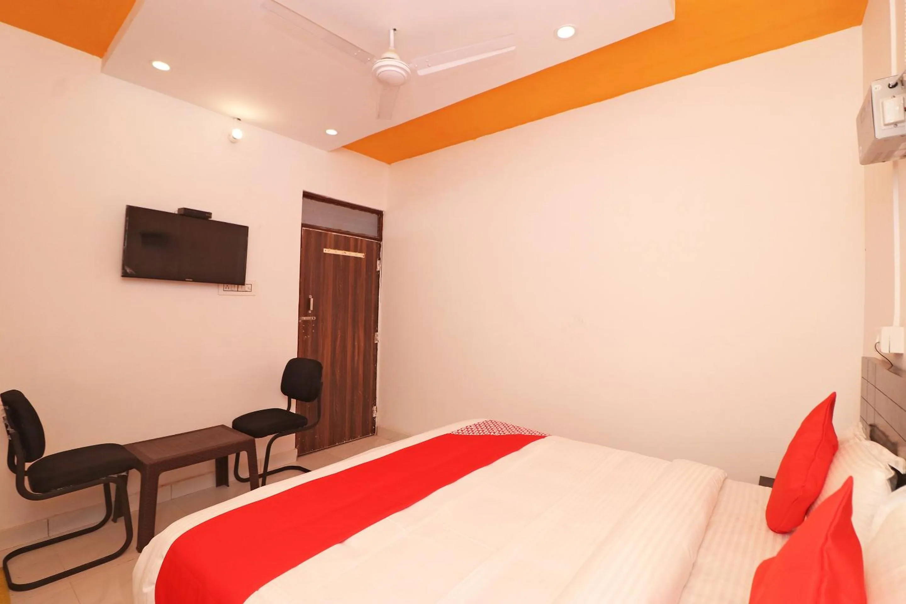 Bedroom in Hotel O 37918 Hotel Signature Inn