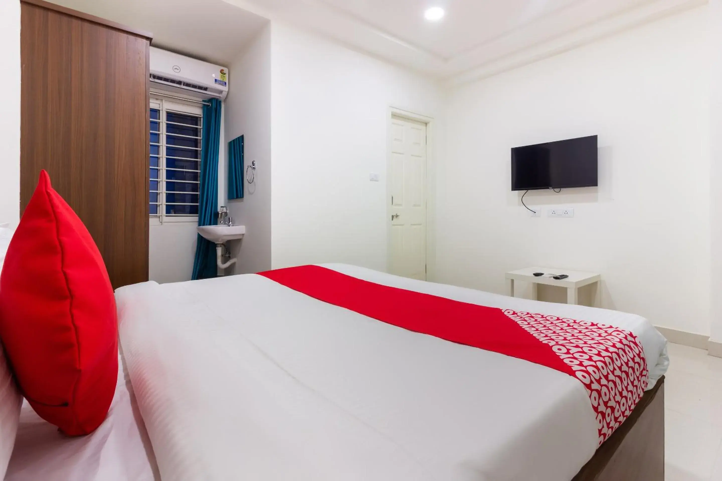 Bedroom, Bed in Hotel O Qualia Inn Kondapur Near Botanical Garden Bedroom, Bed in Hotel O Qualia Inn Kondapur Near Botanical Garden