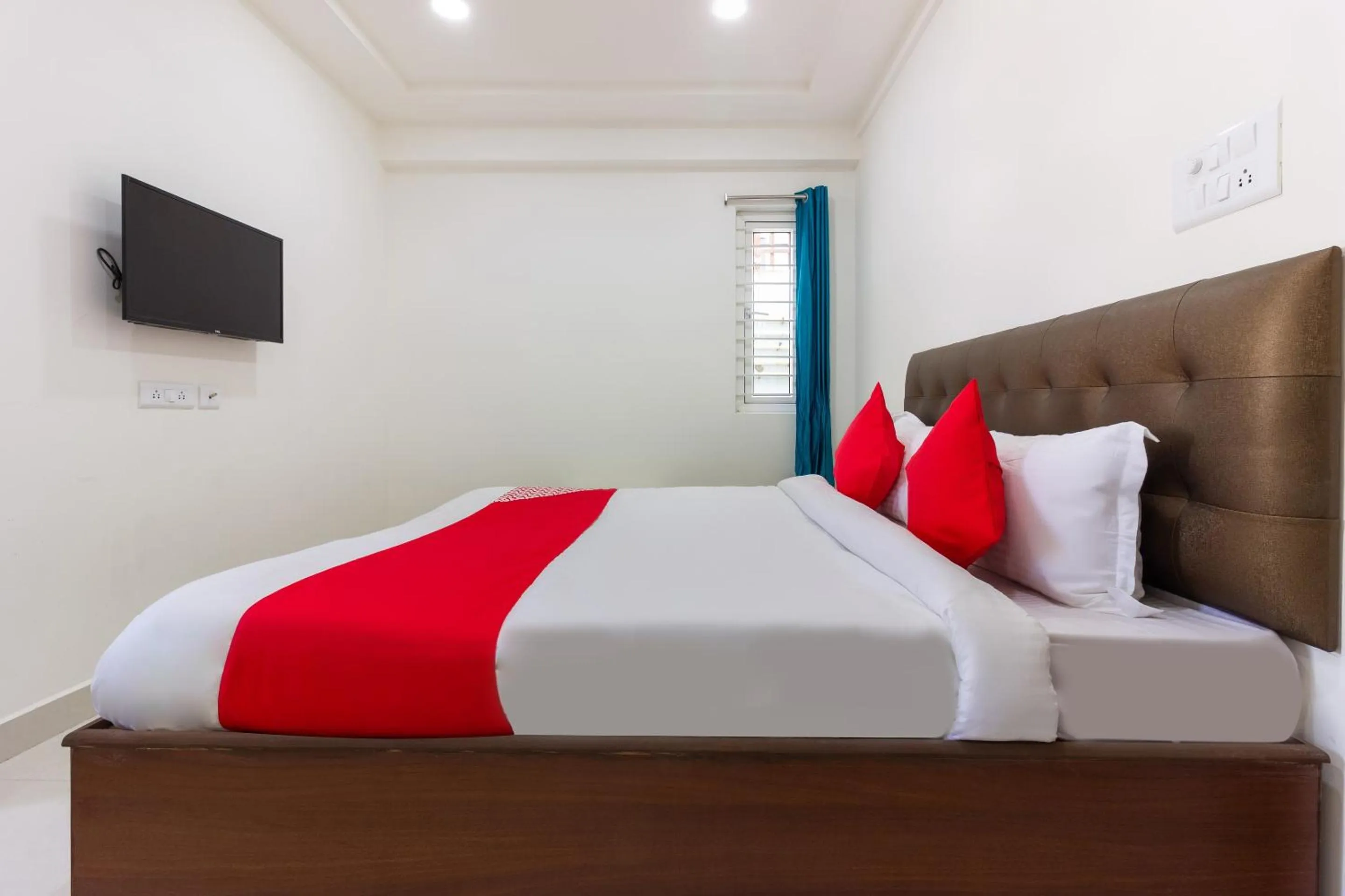 Bedroom, Bed in Super Hotel O Qualia Inn Kondapur Near Botanical Garden