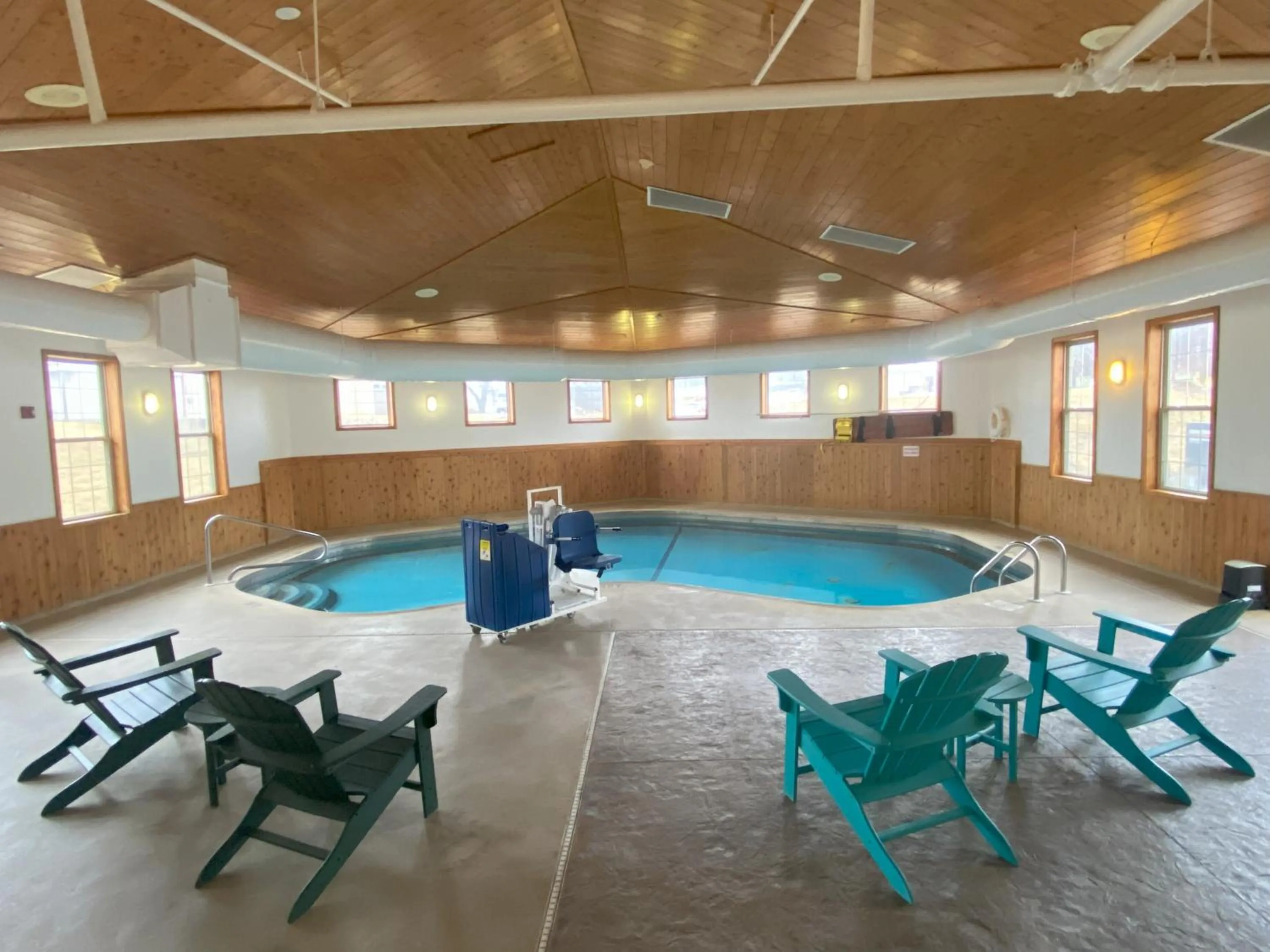 Swimming pool in Edmore Inn