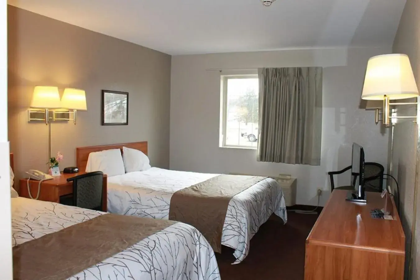 Standard Double Room with Two Queen Beds in Edmore Inn Standard Double Room with Two Queen Beds in Edmore Inn