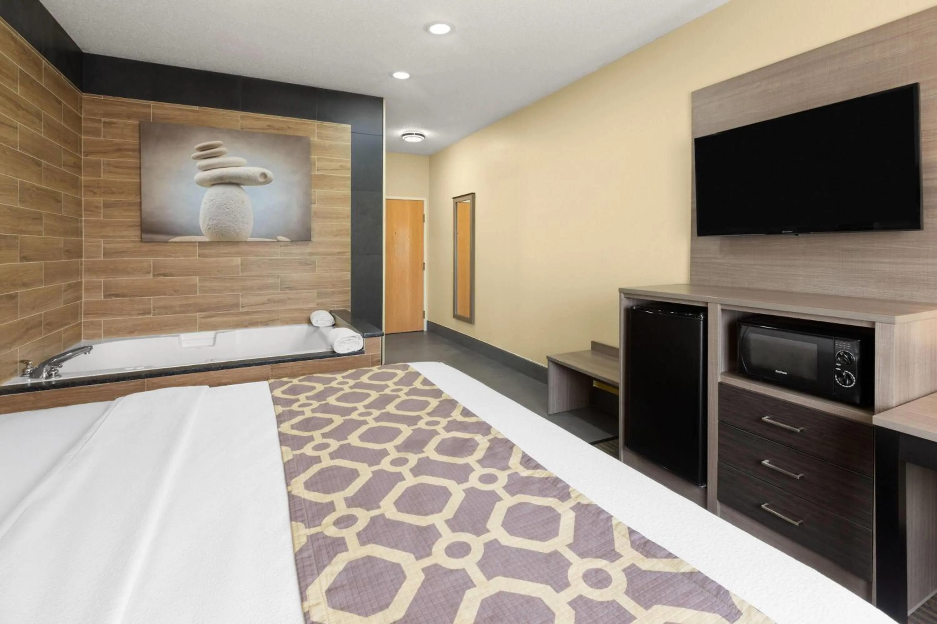 Bath, Bed in Baymont by Wyndham Paw Paw