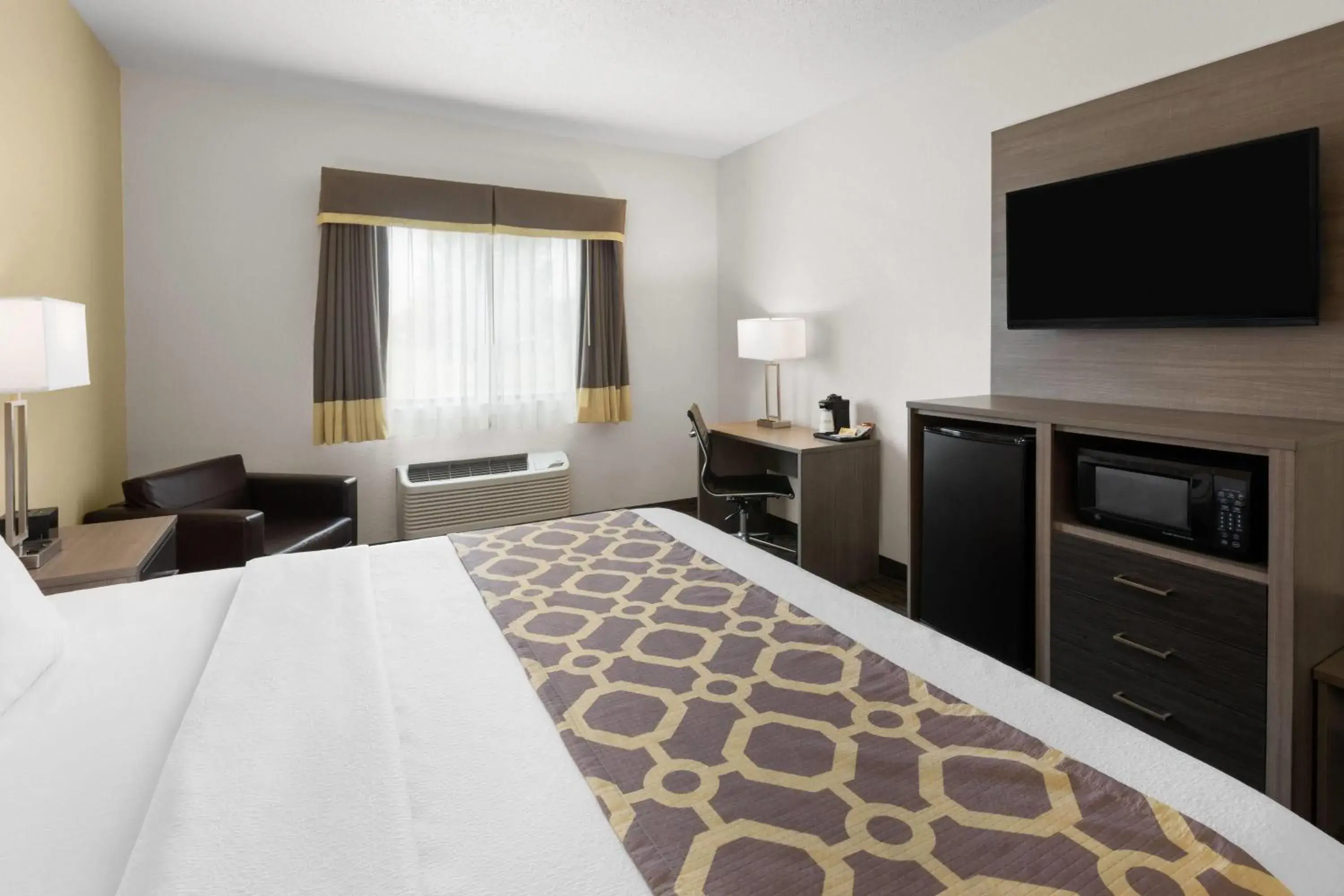 Photo of the whole room, Bed in Baymont by Wyndham Paw Paw Photo of the whole room, Bed in Baymont by Wyndham Paw Paw