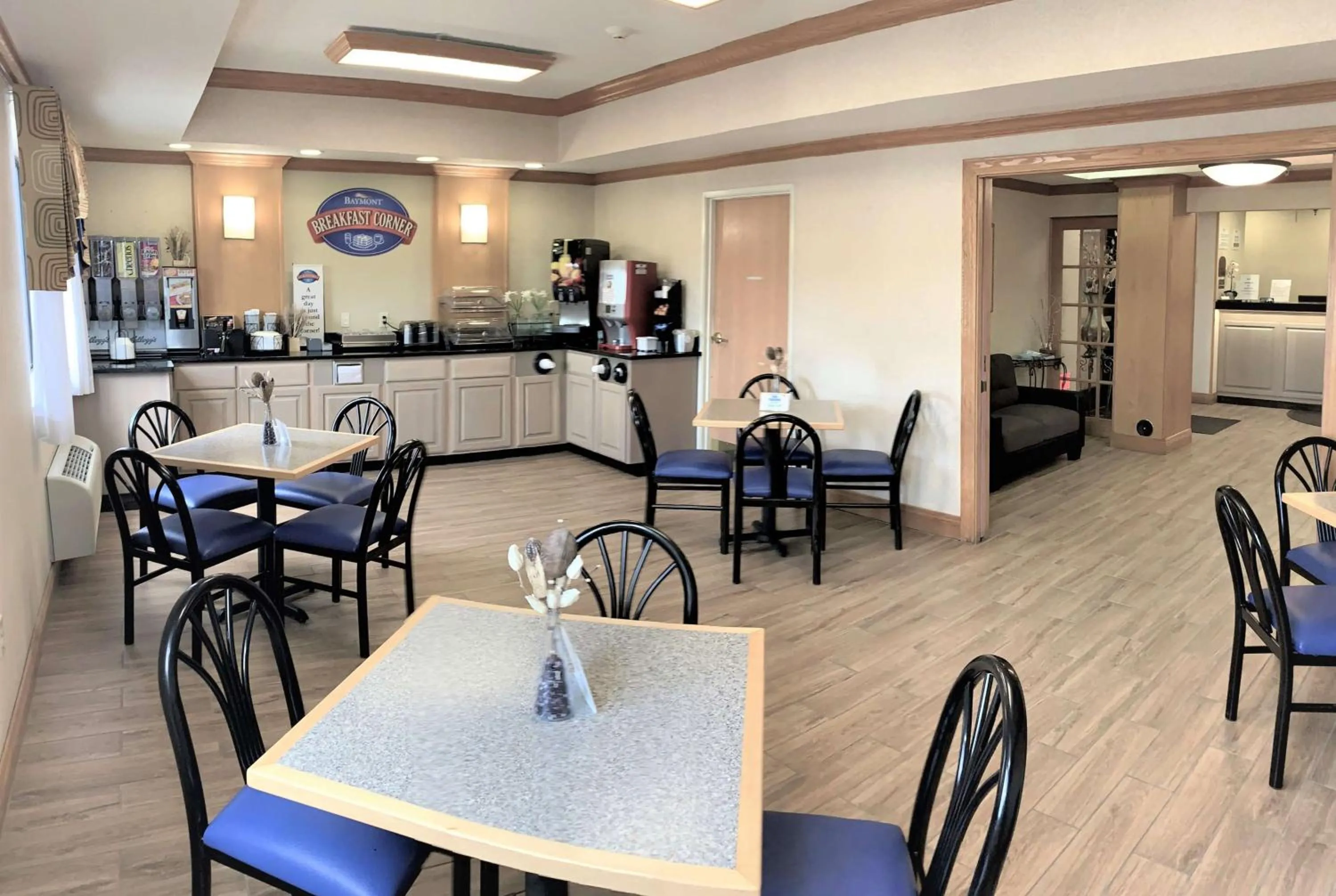 Restaurant/places to eat in Baymont by Wyndham Paw Paw