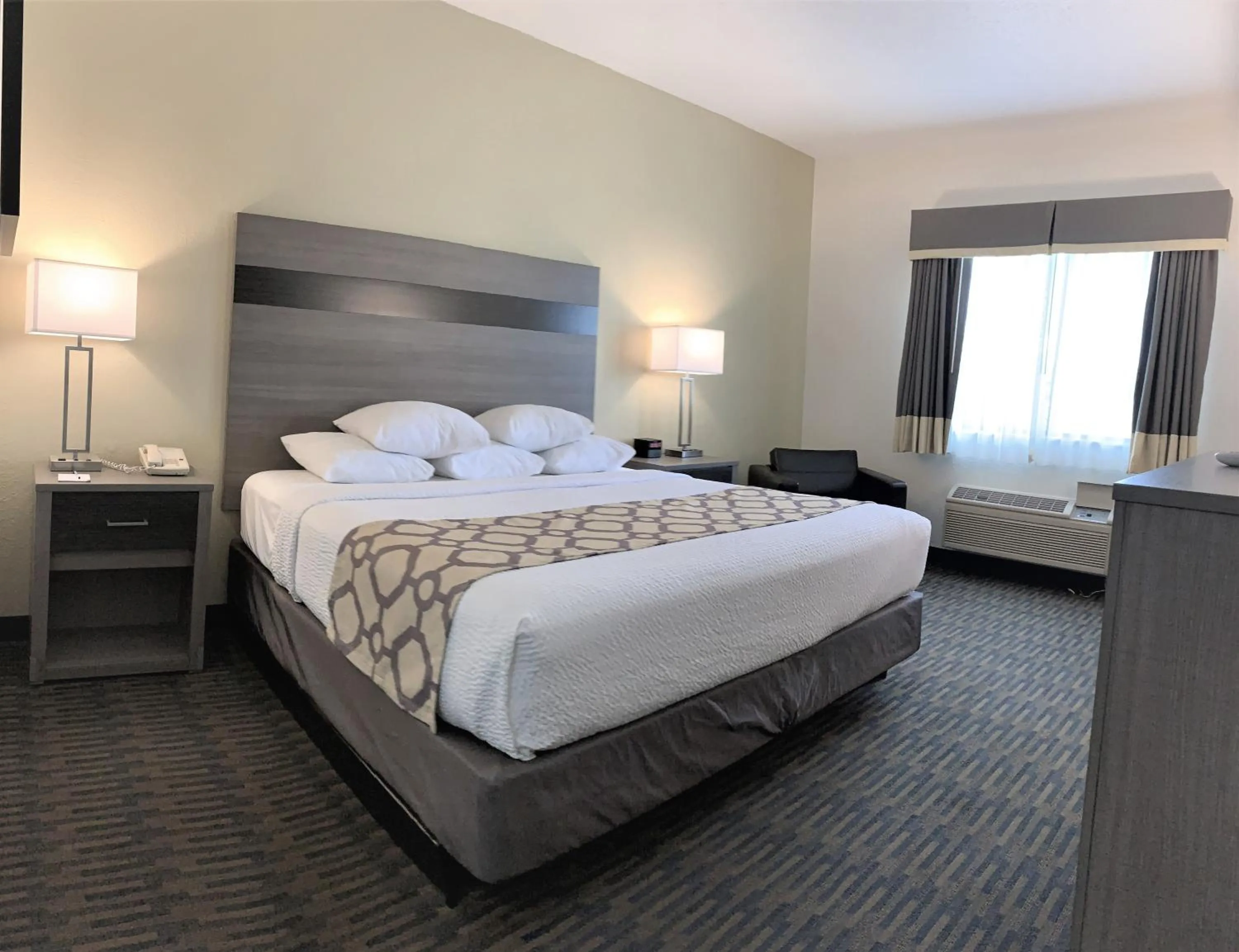 Photo of the whole room, Bed in Baymont by Wyndham Paw Paw