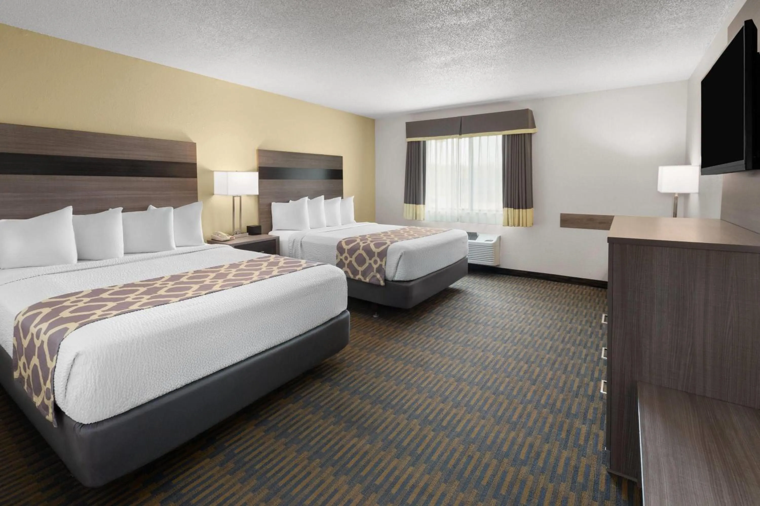 Photo of the whole room, Bed in Baymont by Wyndham Paw Paw