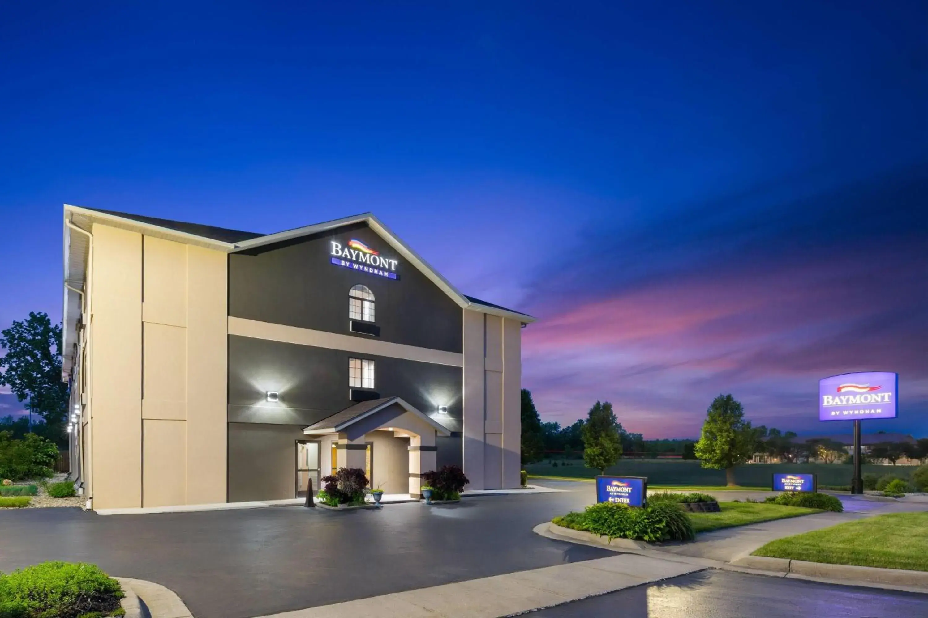 Property building in Baymont by Wyndham Paw Paw Property building in Baymont by Wyndham Paw Paw