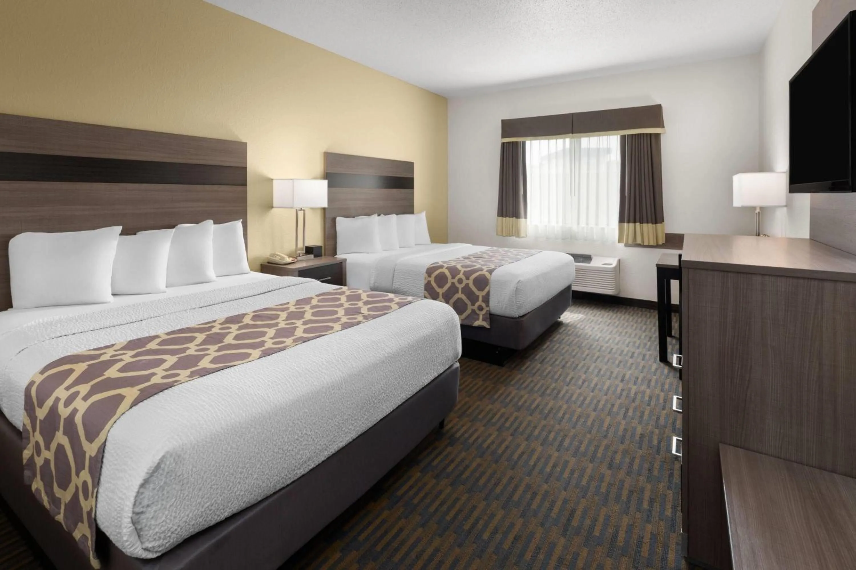 Photo of the whole room, Bed in Baymont by Wyndham Paw Paw