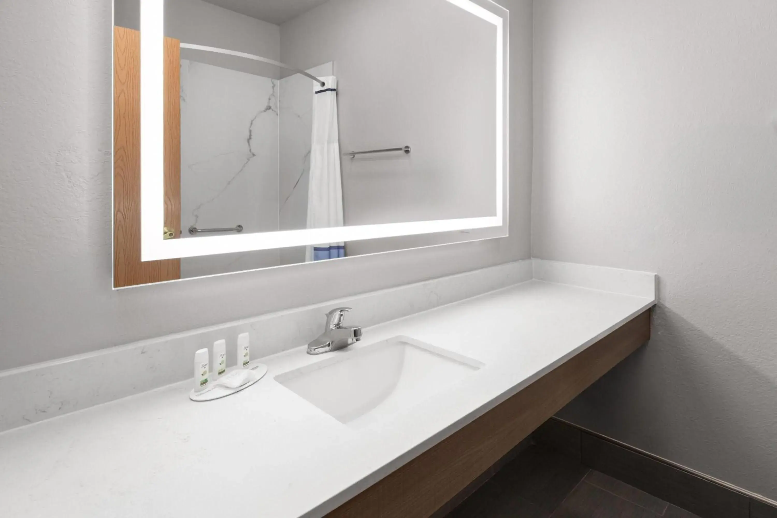 Queen Room with Two Queen Beds - Non-Smoking in Baymont by Wyndham Paw Paw Queen Room with Two Queen Beds - Non-Smoking in Baymont by Wyndham Paw Paw