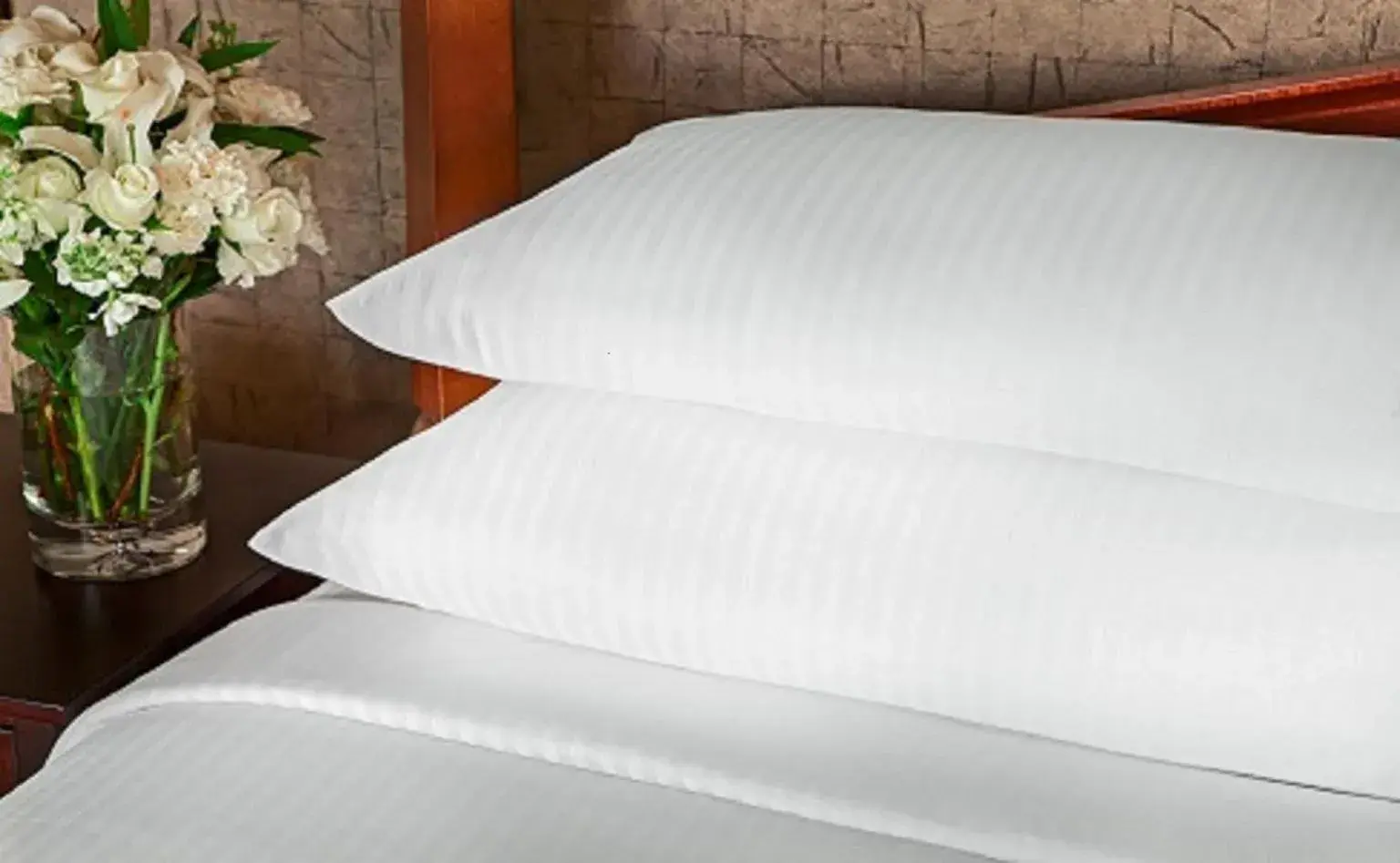 Bed in Red Lion Inn and Suites Everett Bed in Red Lion Inn and Suites Everett