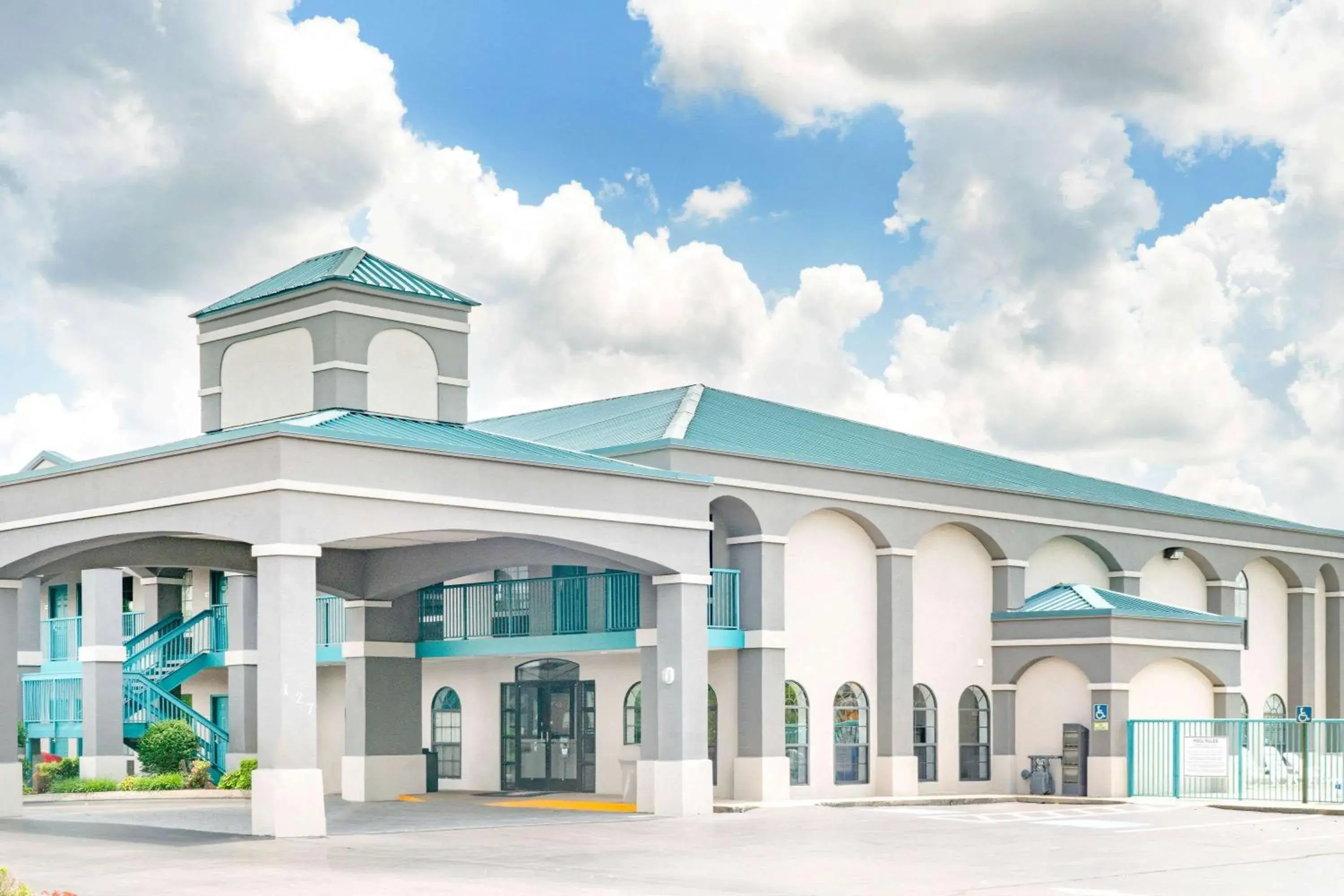 Property building in Super 8 by Wyndham Murfreesboro Property building in Super 8 by Wyndham Murfreesboro