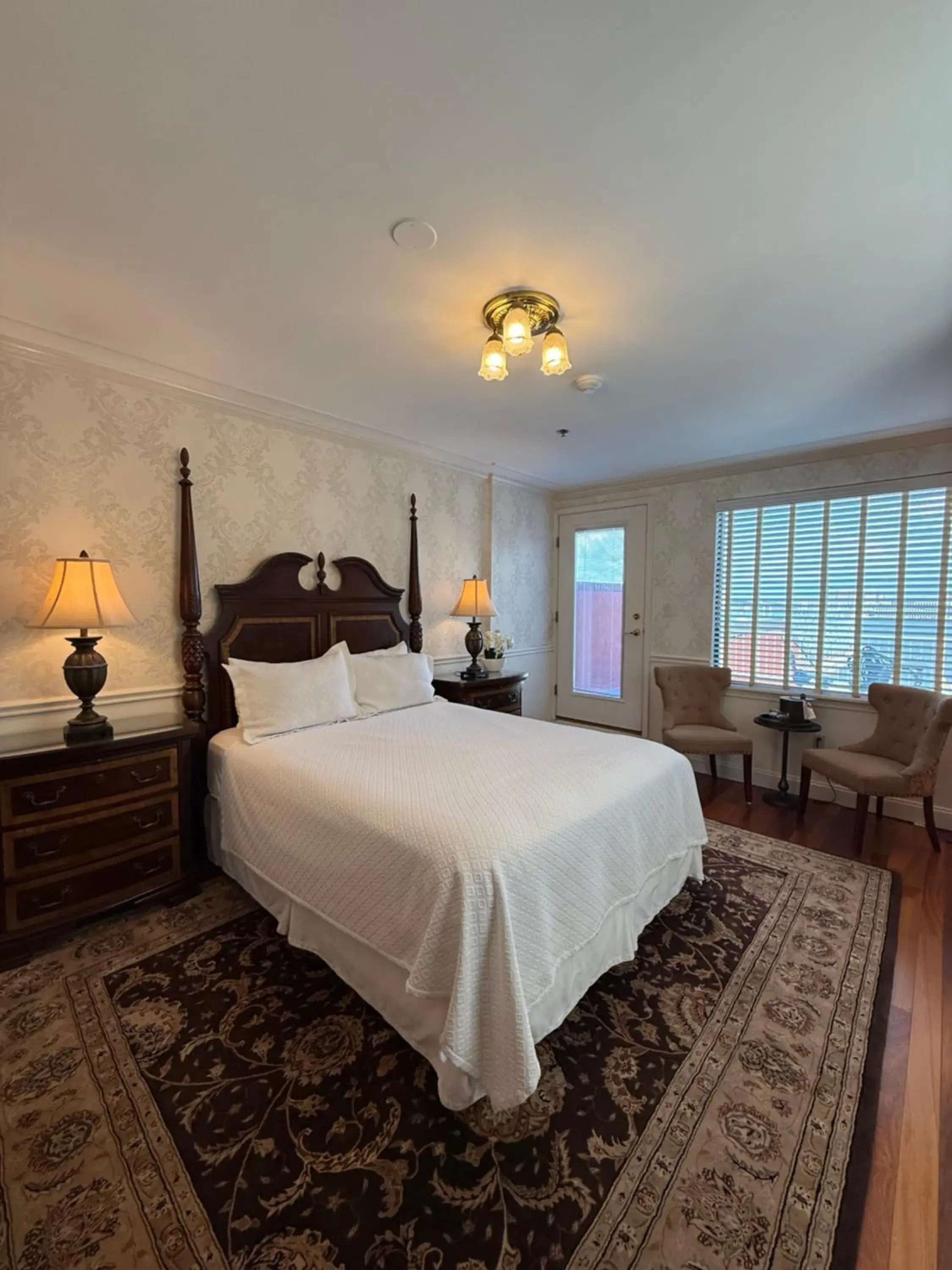 Bedroom, Bed in Penn's View Hotel Philadelphia Bedroom, Bed in Penn's View Hotel Philadelphia