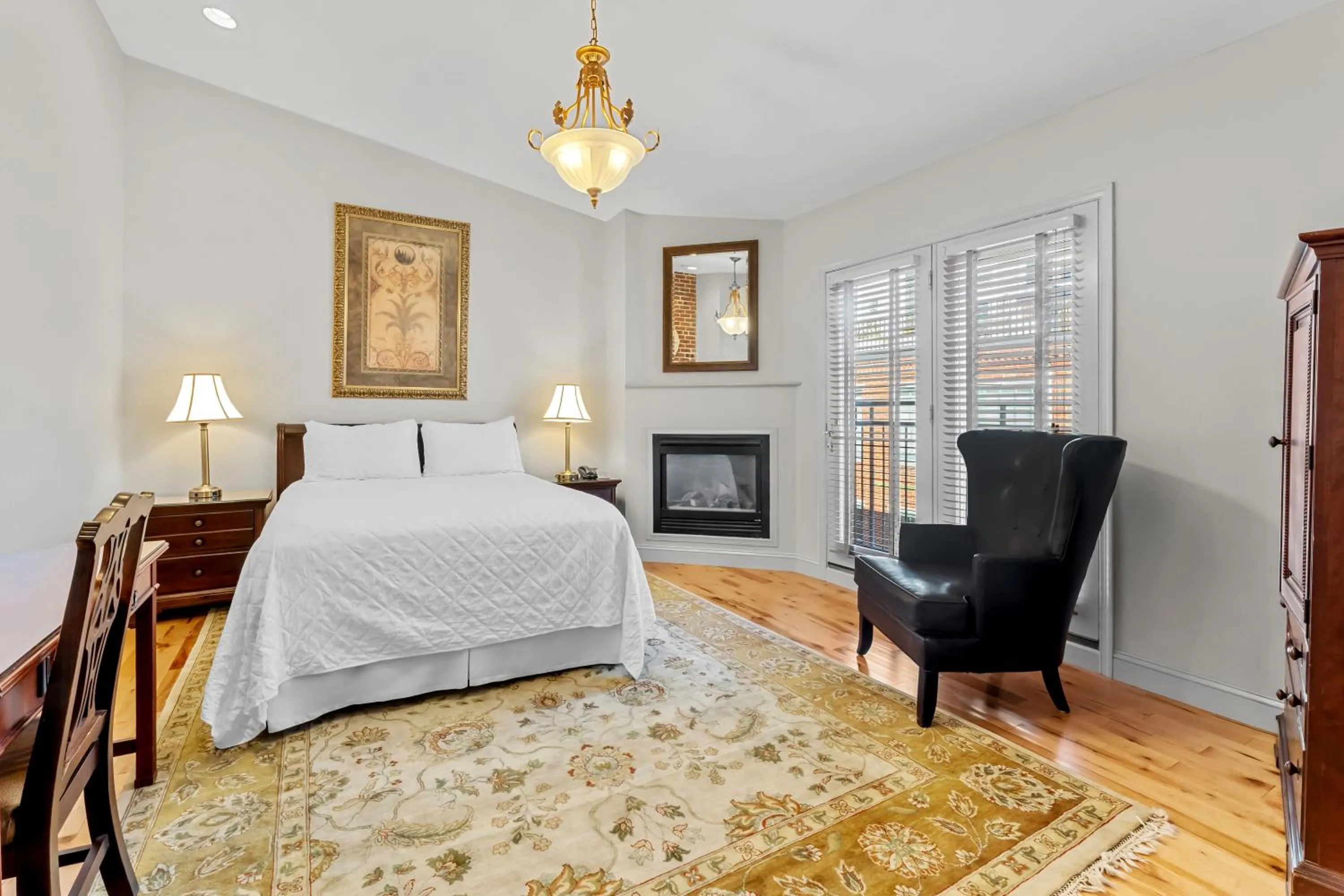 Bed in Penn's View Hotel Philadelphia