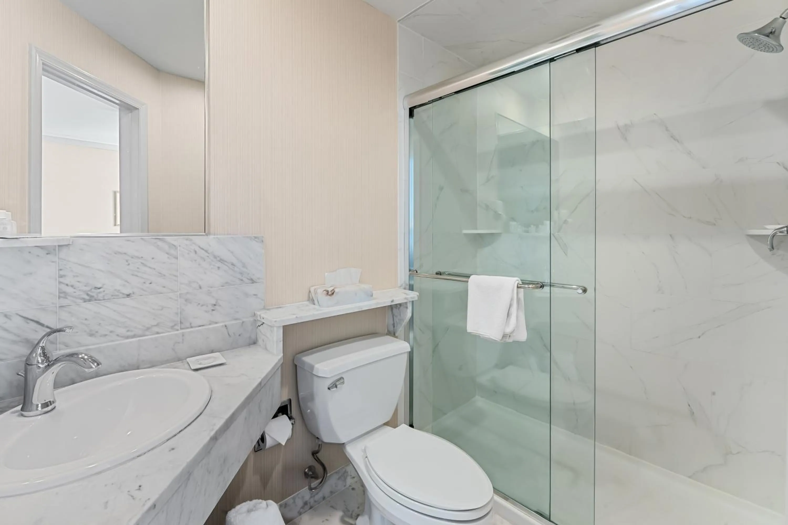 Shower in Penn's View Hotel Philadelphia