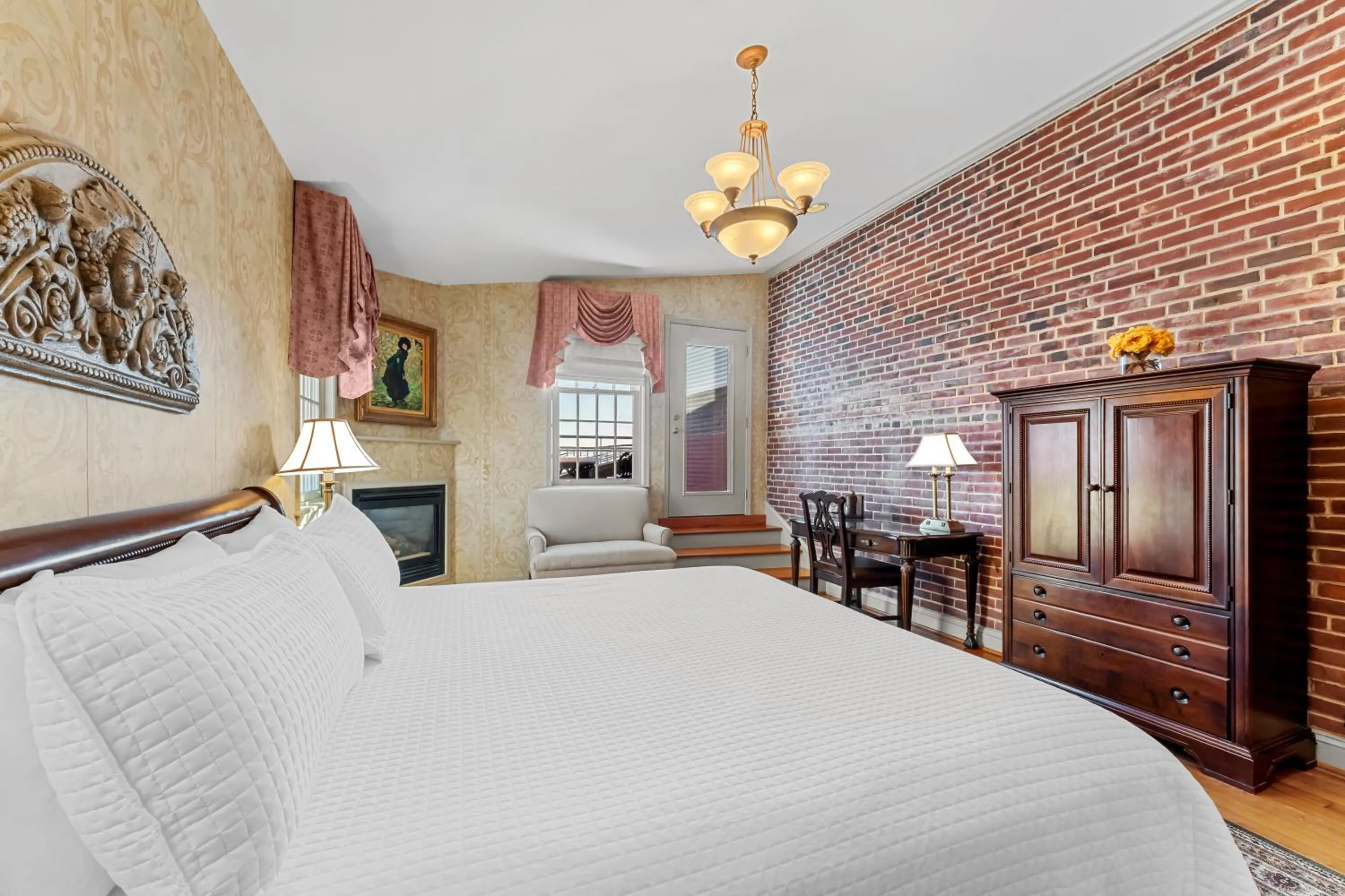 Bedroom, Bed in Penn's View Hotel Philadelphia