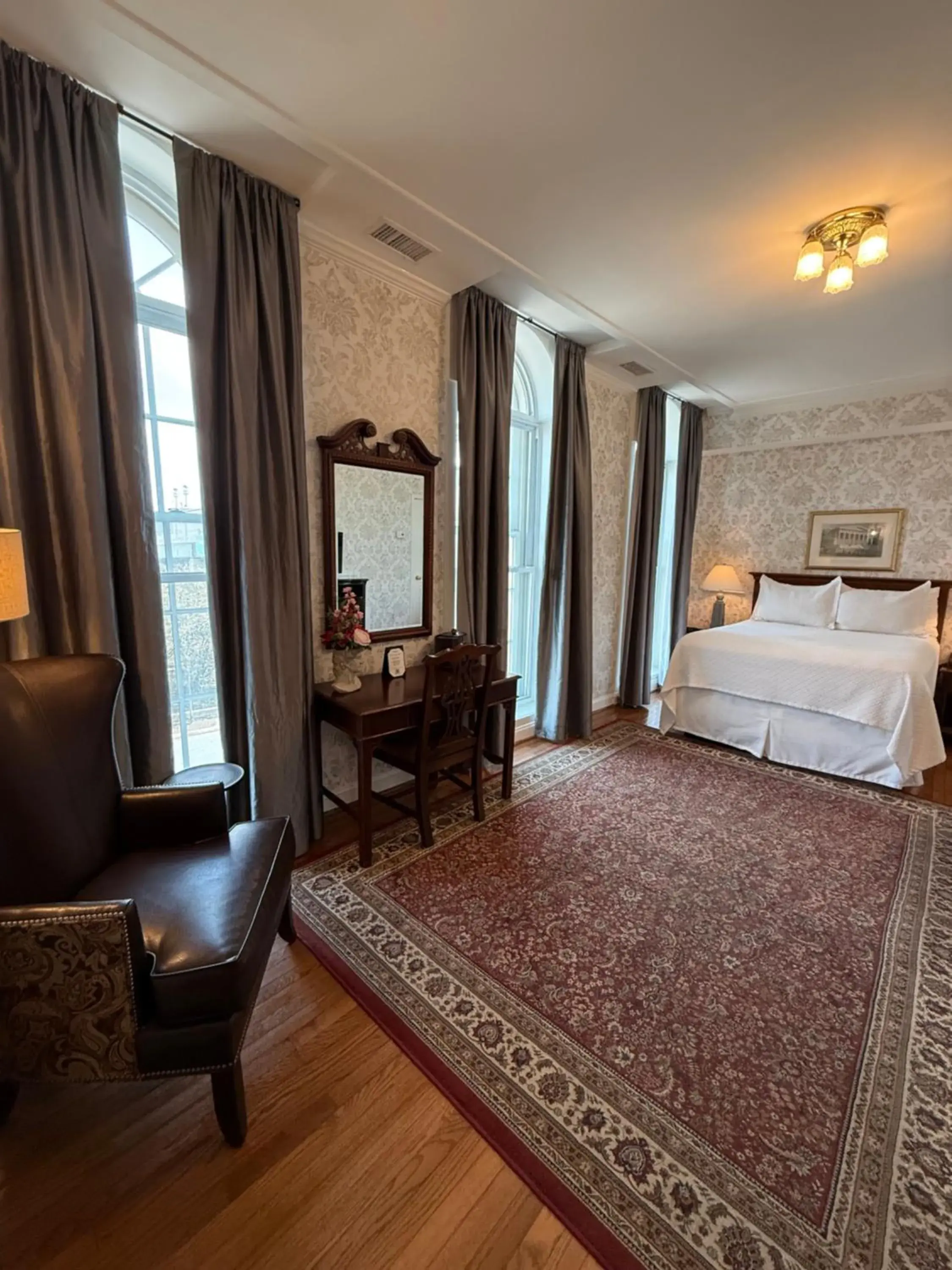 Photo of the whole room, Bed in Penn's View Hotel Philadelphia Photo of the whole room, Bed in Penn's View Hotel Philadelphia