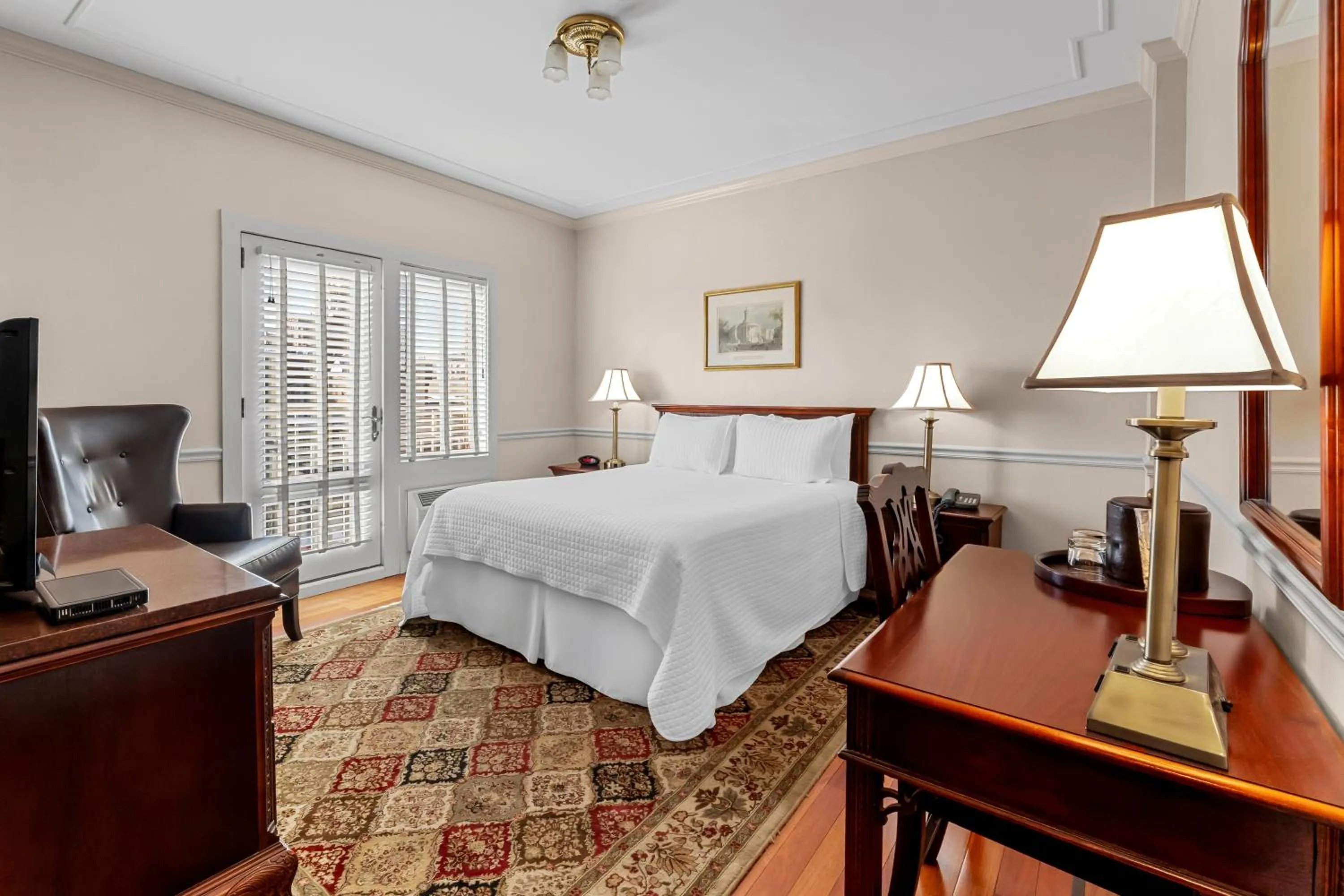 Bed in Penn's View Hotel Philadelphia