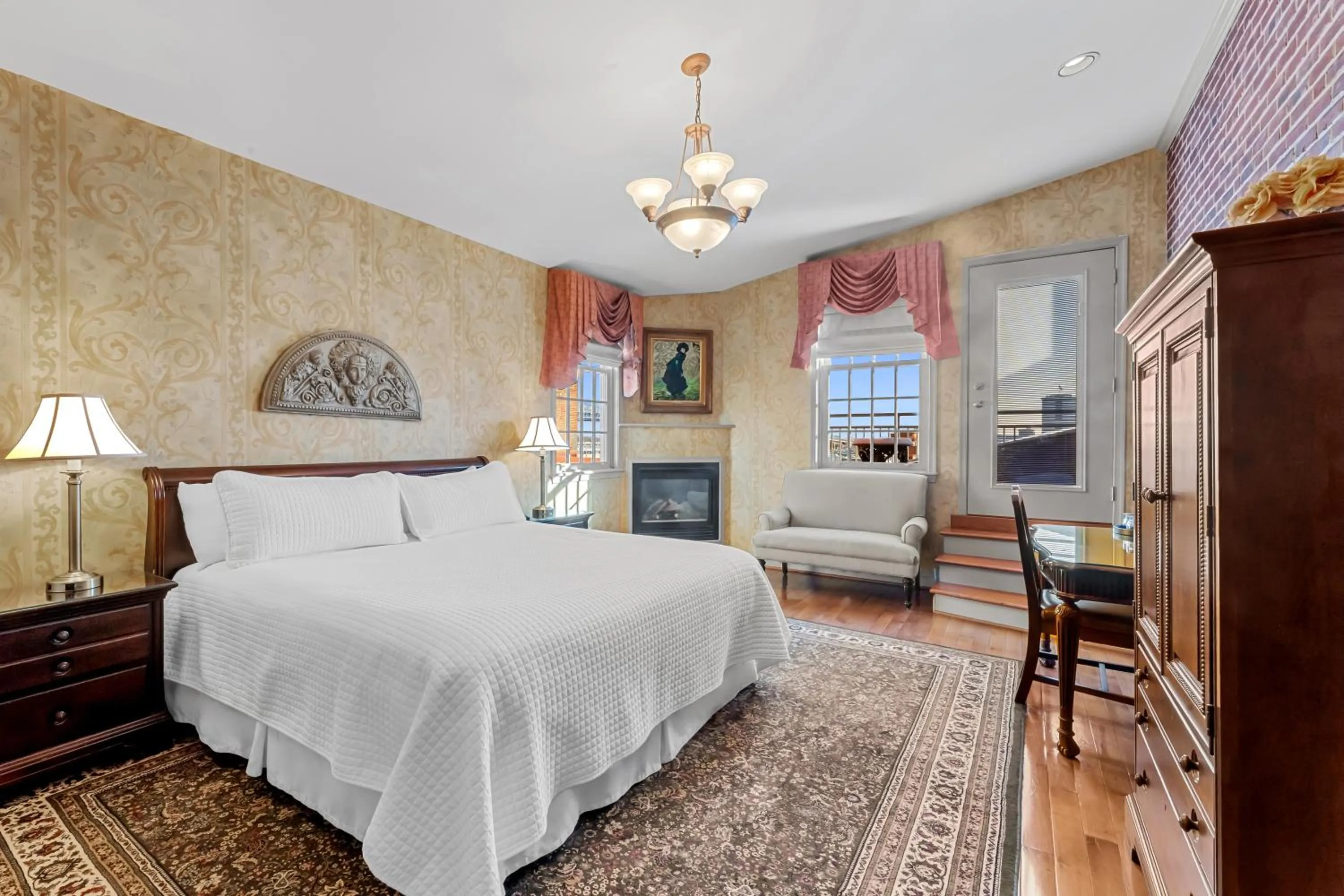 Bedroom, Bed in Penn's View Hotel Philadelphia