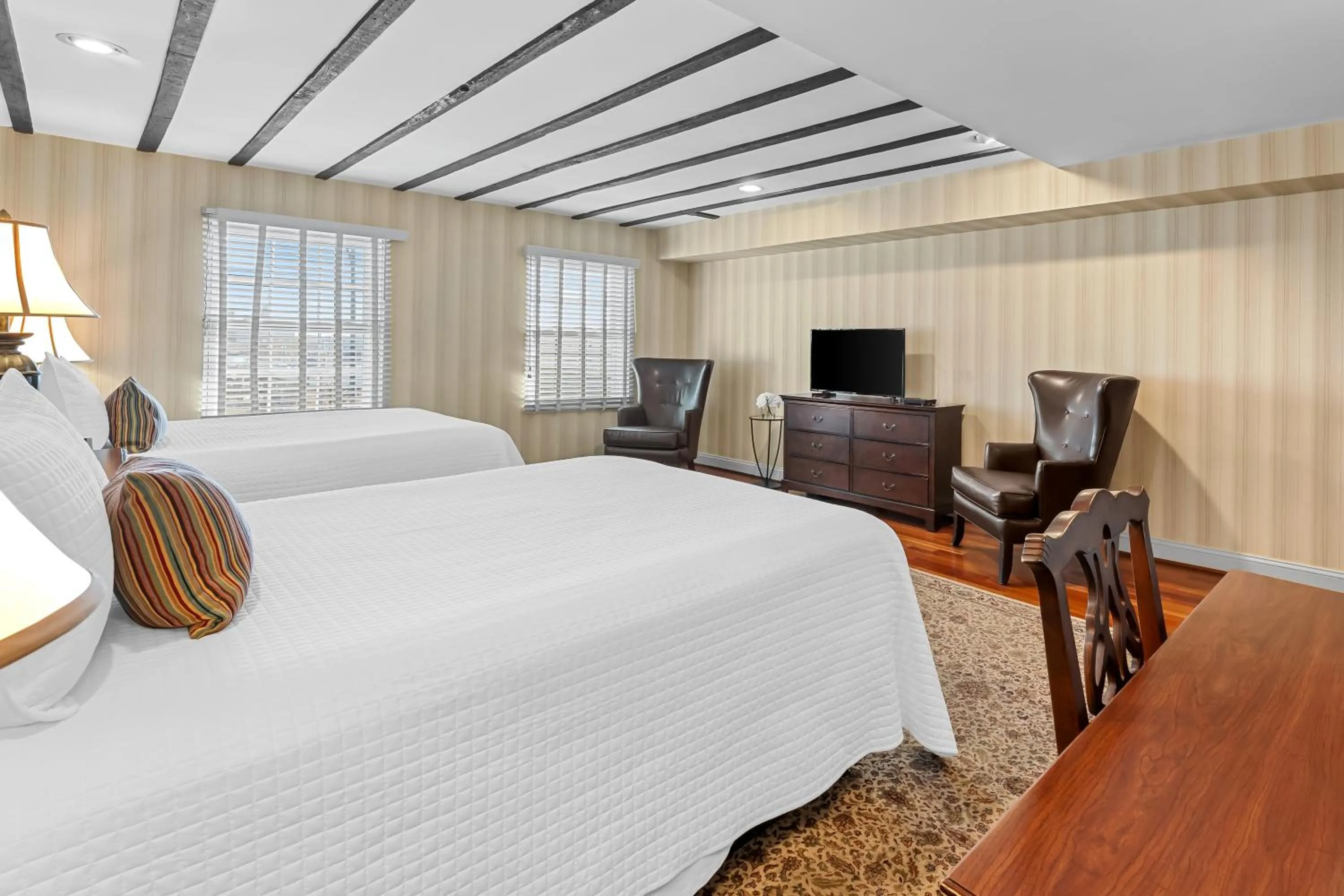 Bed in Penn's View Hotel Philadelphia