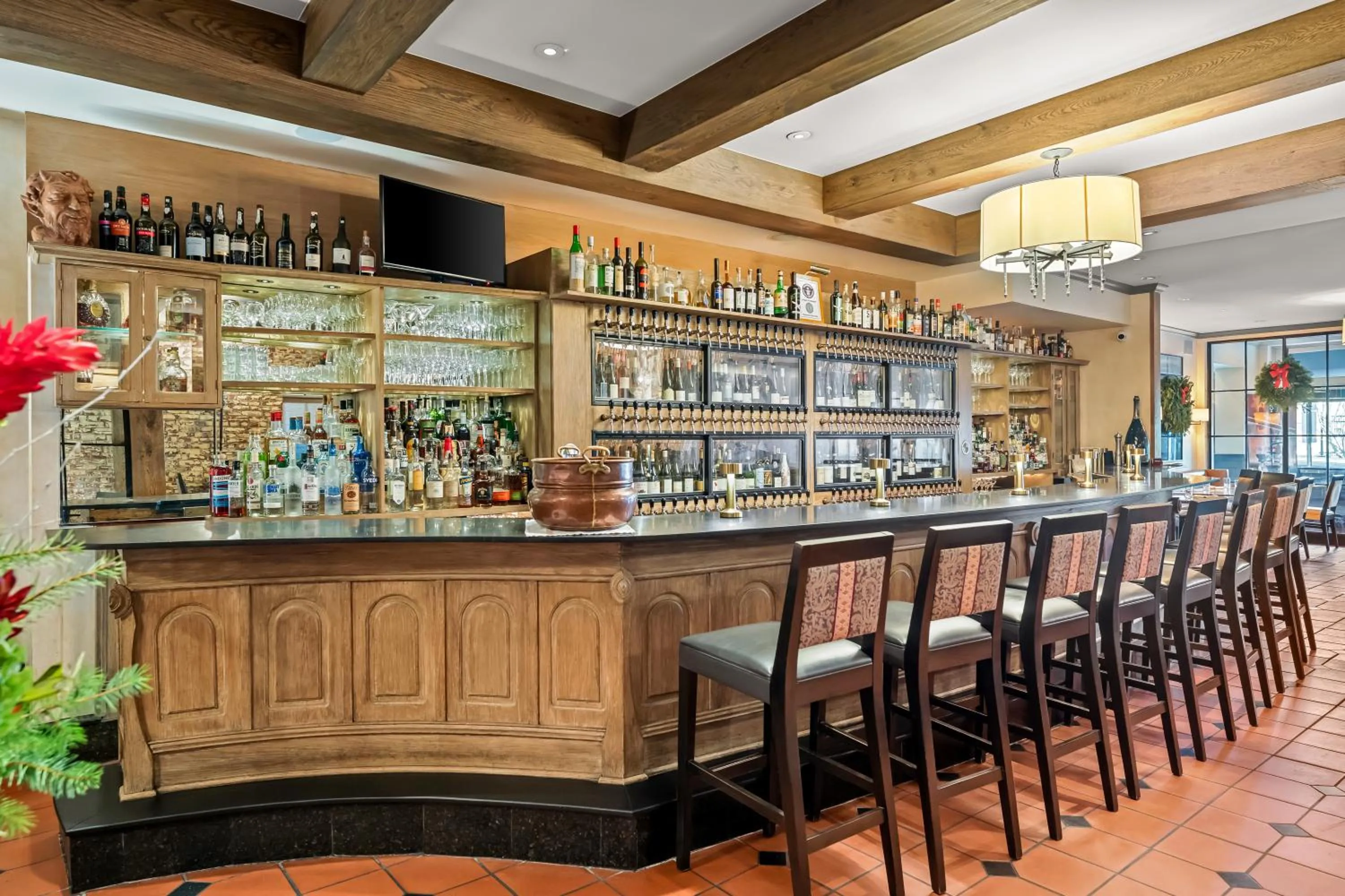 Lounge or bar in Penn's View Hotel Philadelphia