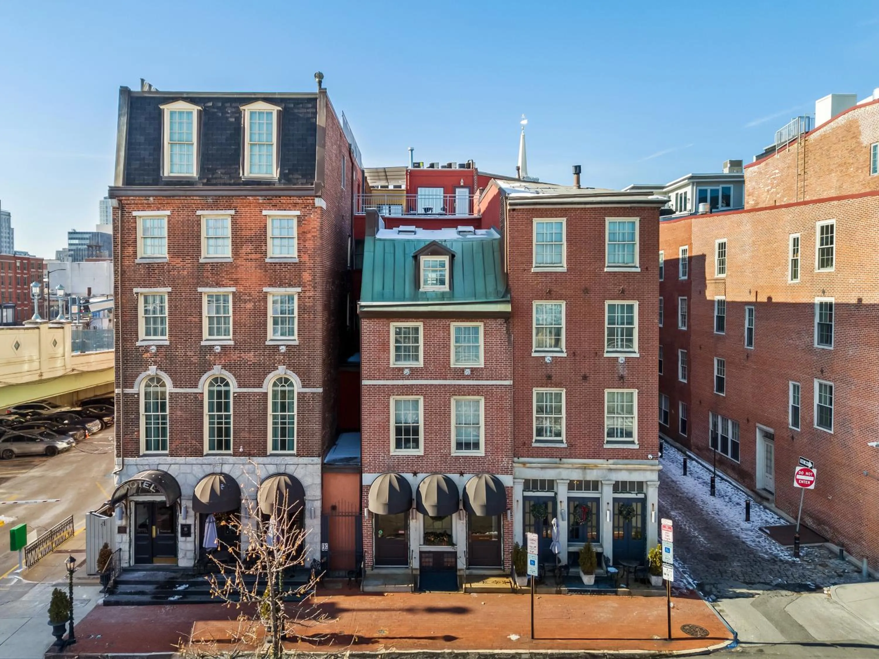 Property building in Penn's View Hotel Philadelphia