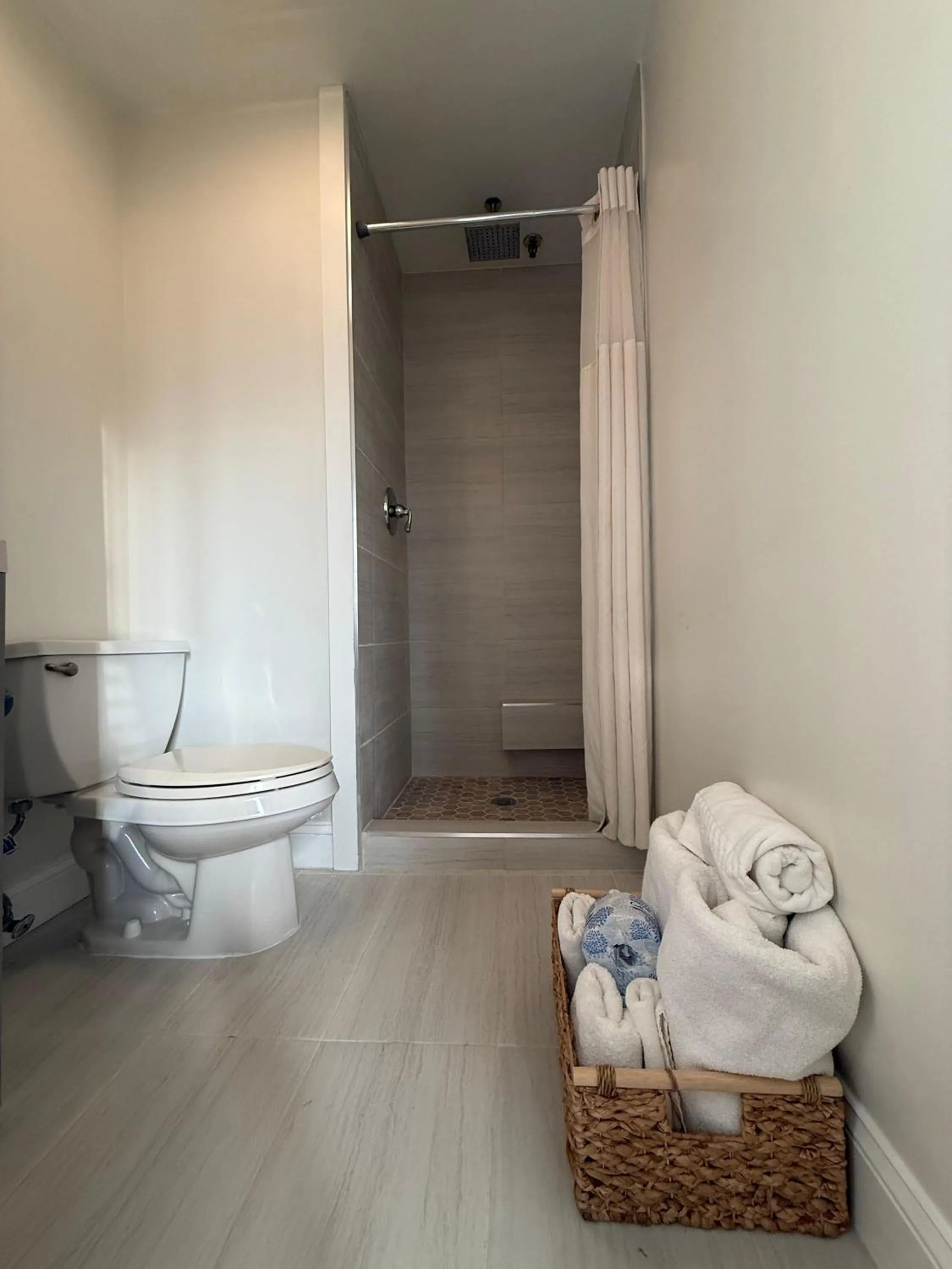 Toilet in Penn's View Hotel Philadelphia