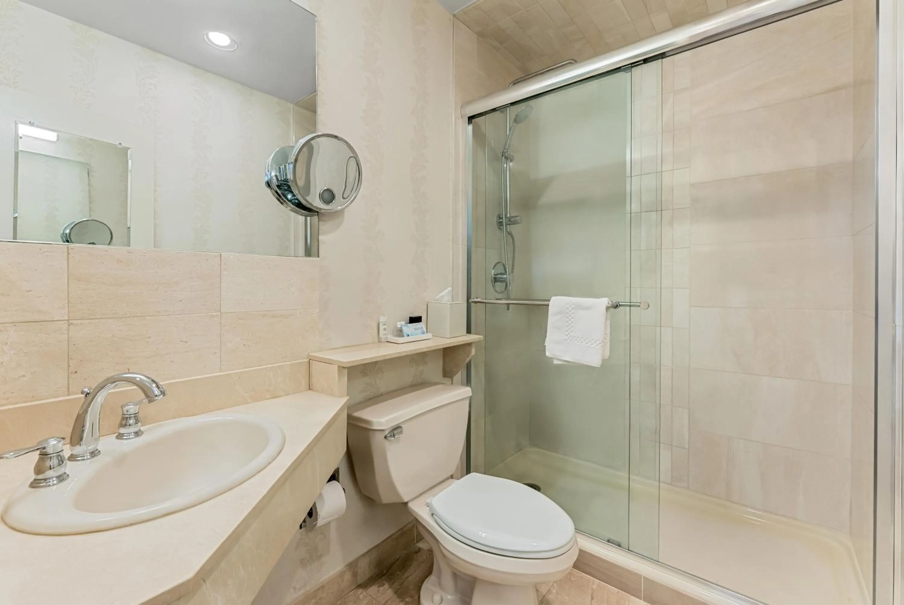 Toilet in Penn's View Hotel Philadelphia