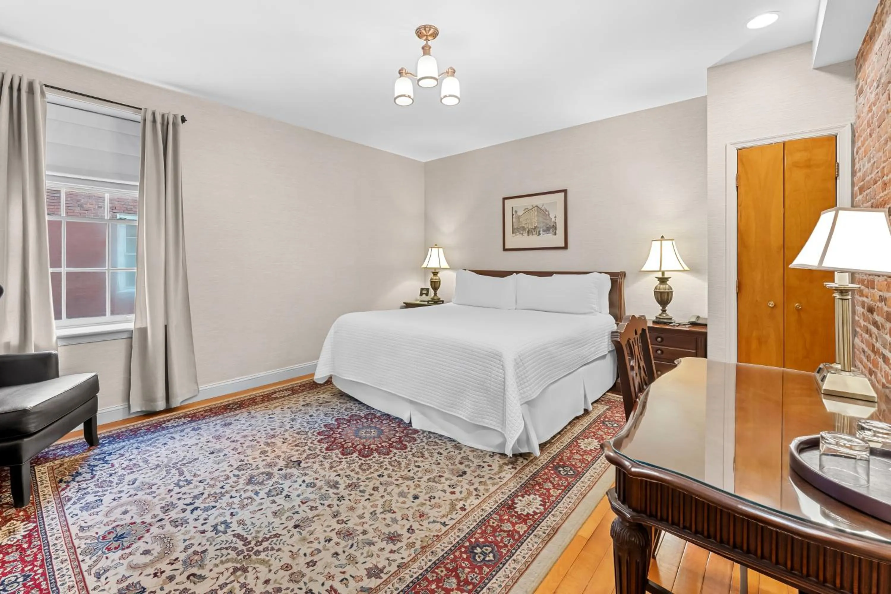 Bed in Penn's View Hotel Philadelphia