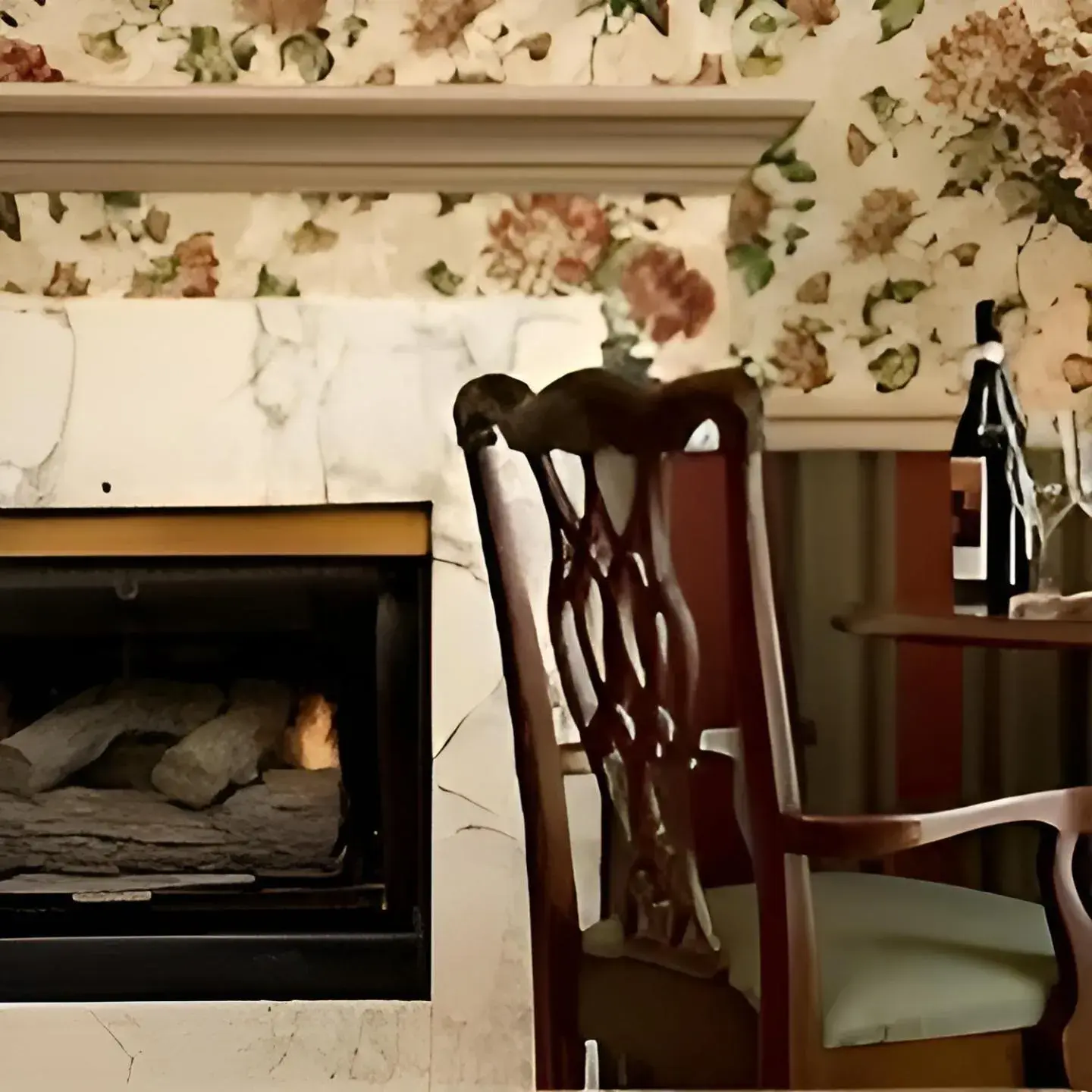 fireplace in Penn's View Hotel Philadelphia fireplace in Penn's View Hotel Philadelphia