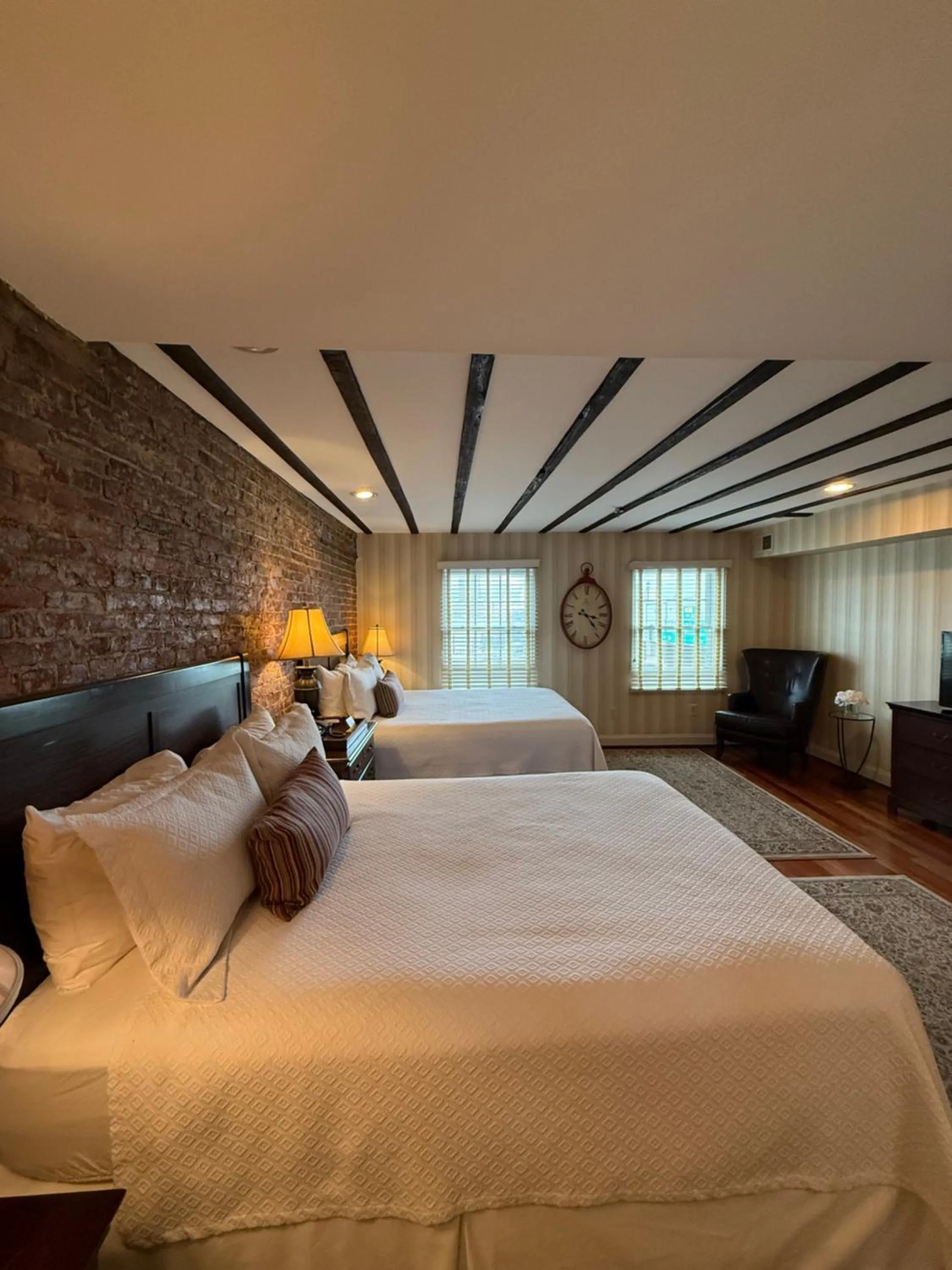 Bedroom, Bed in Penn's View Hotel Philadelphia