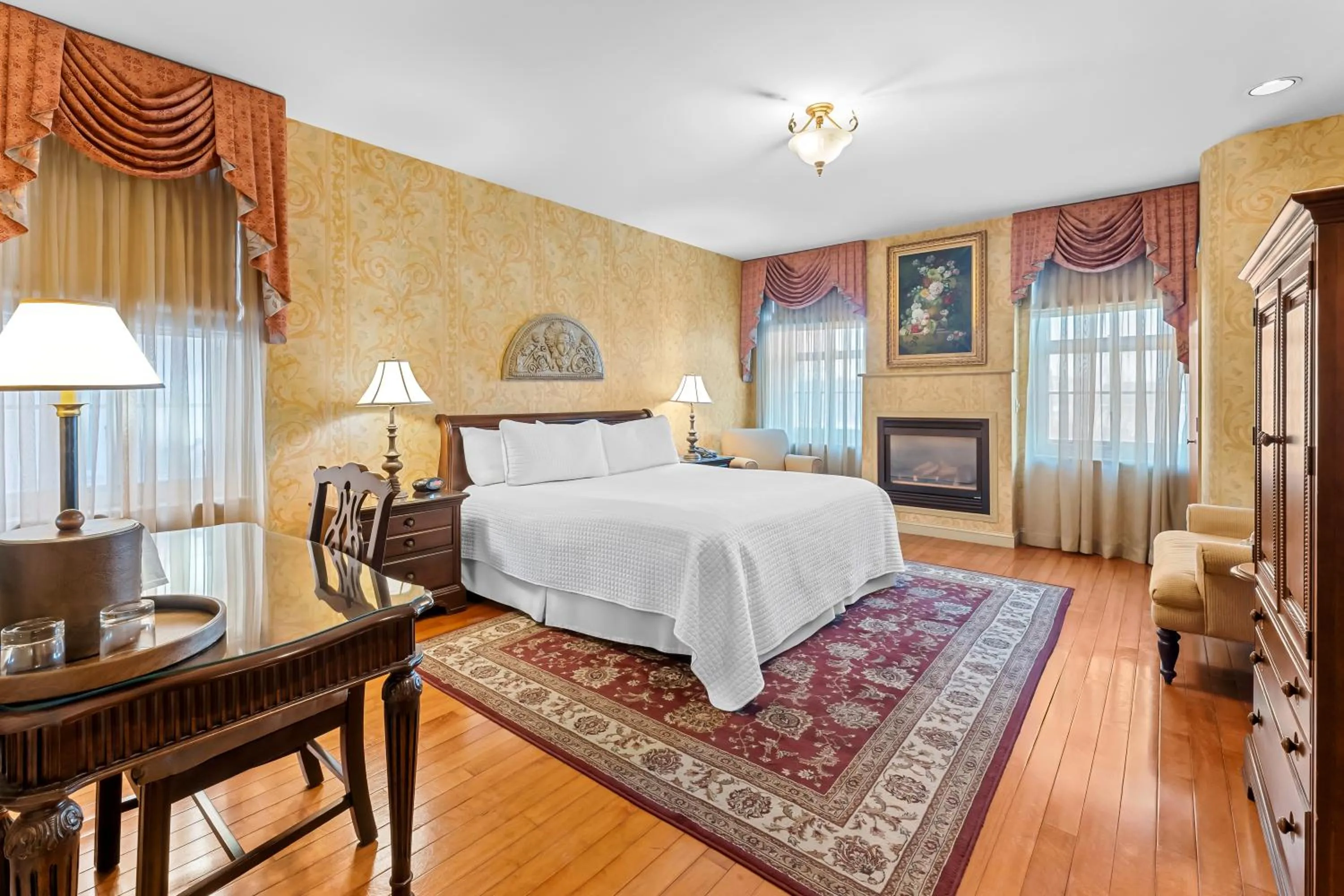 Bedroom, Bed in Penn's View Hotel Philadelphia