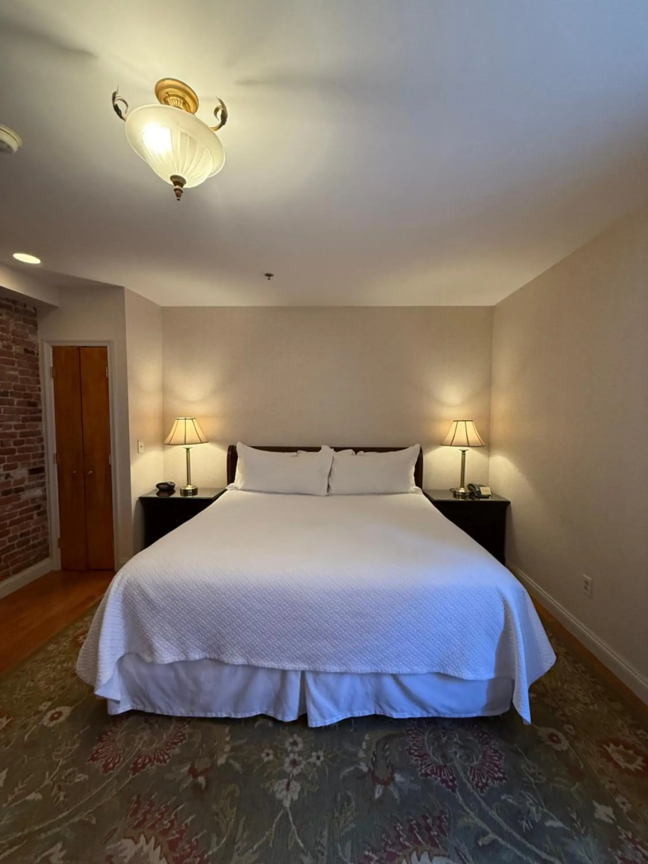 Bed in Penn's View Hotel Philadelphia Bed in Penn's View Hotel Philadelphia