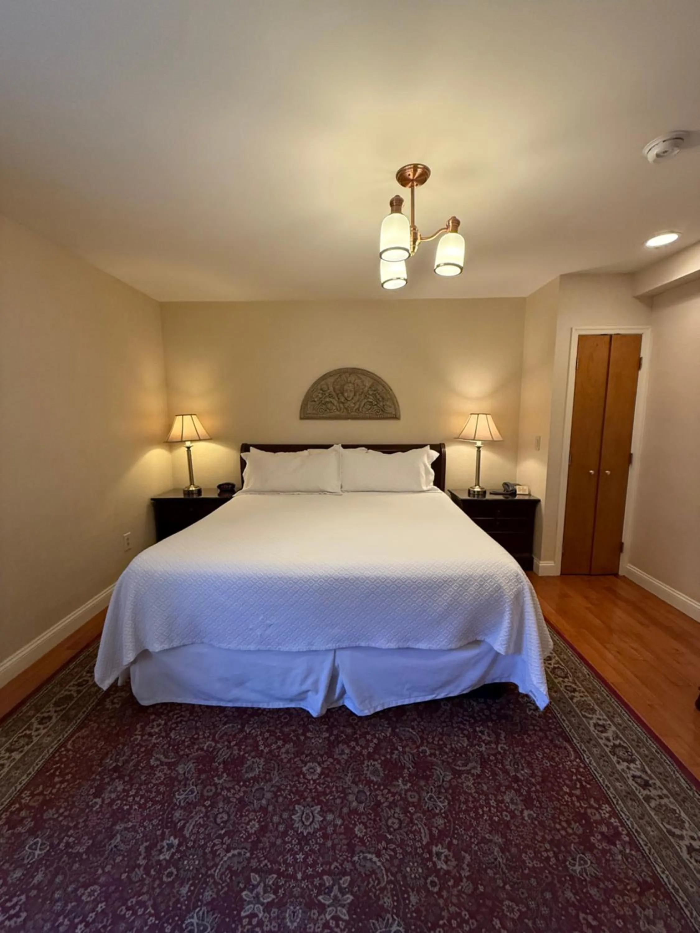 Bedroom, Bed in Penn's View Hotel Philadelphia