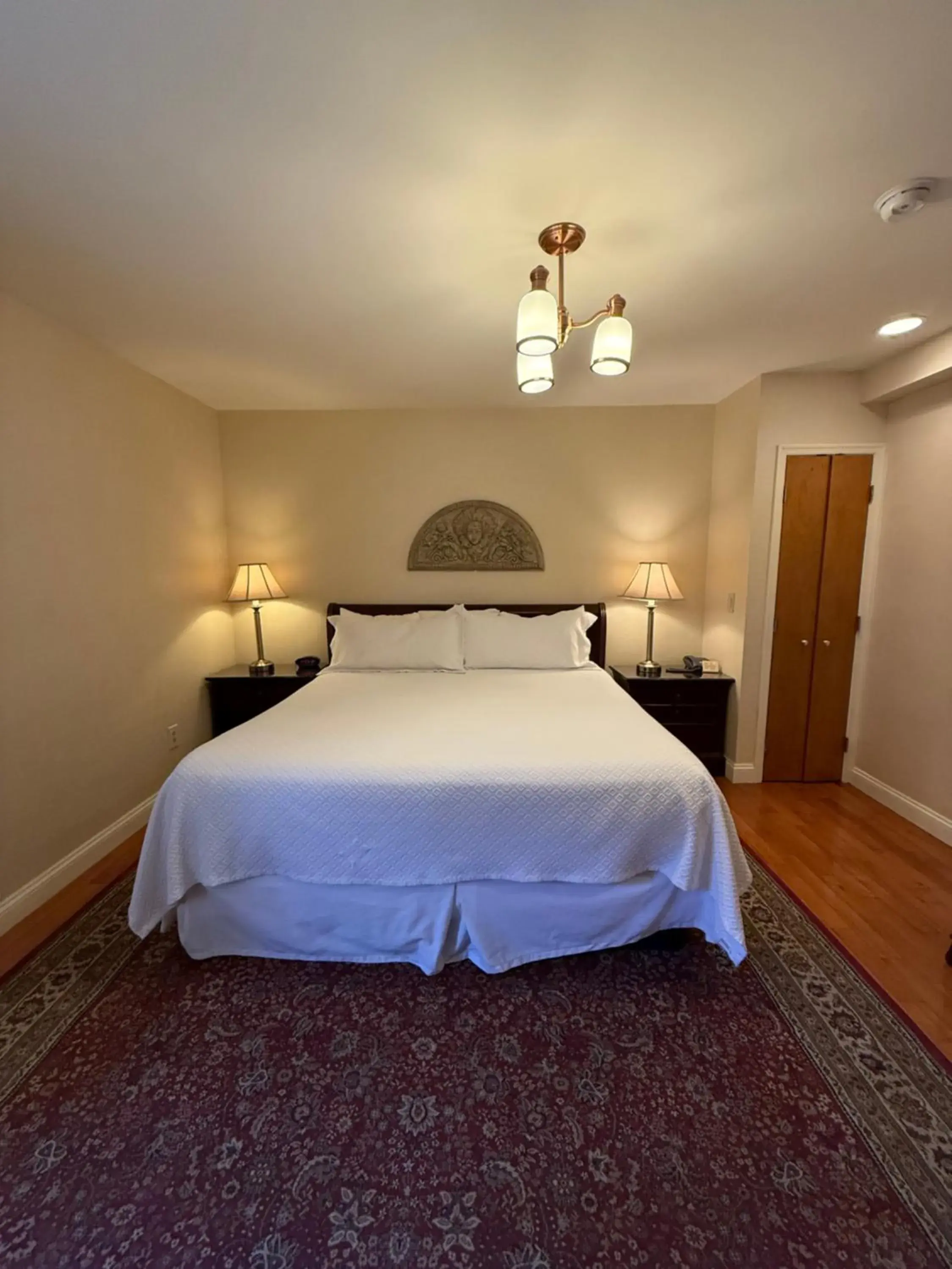 Bedroom, Bed in Penn's View Hotel Philadelphia Bedroom, Bed in Penn's View Hotel Philadelphia