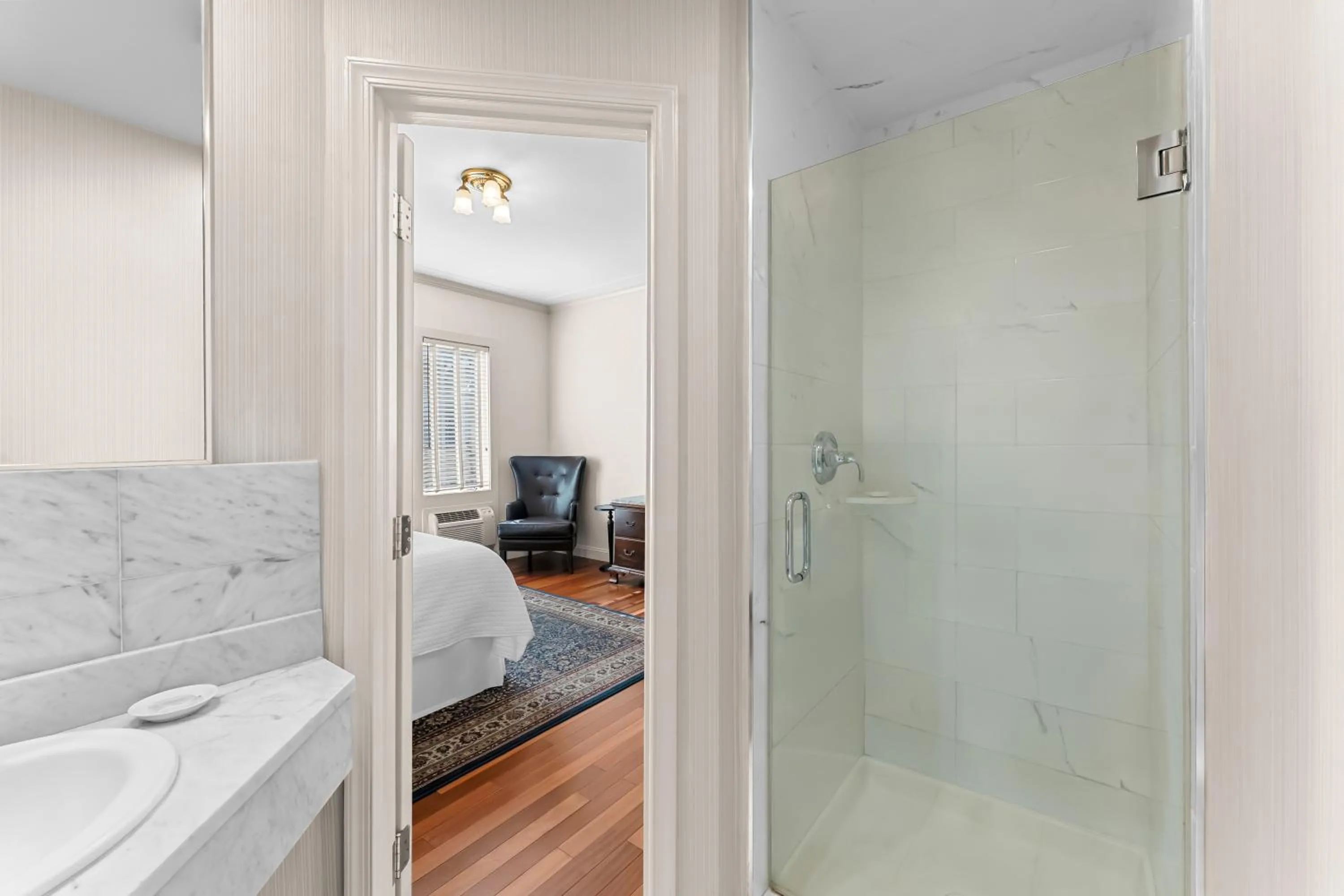 Bathroom in Penn's View Hotel Philadelphia