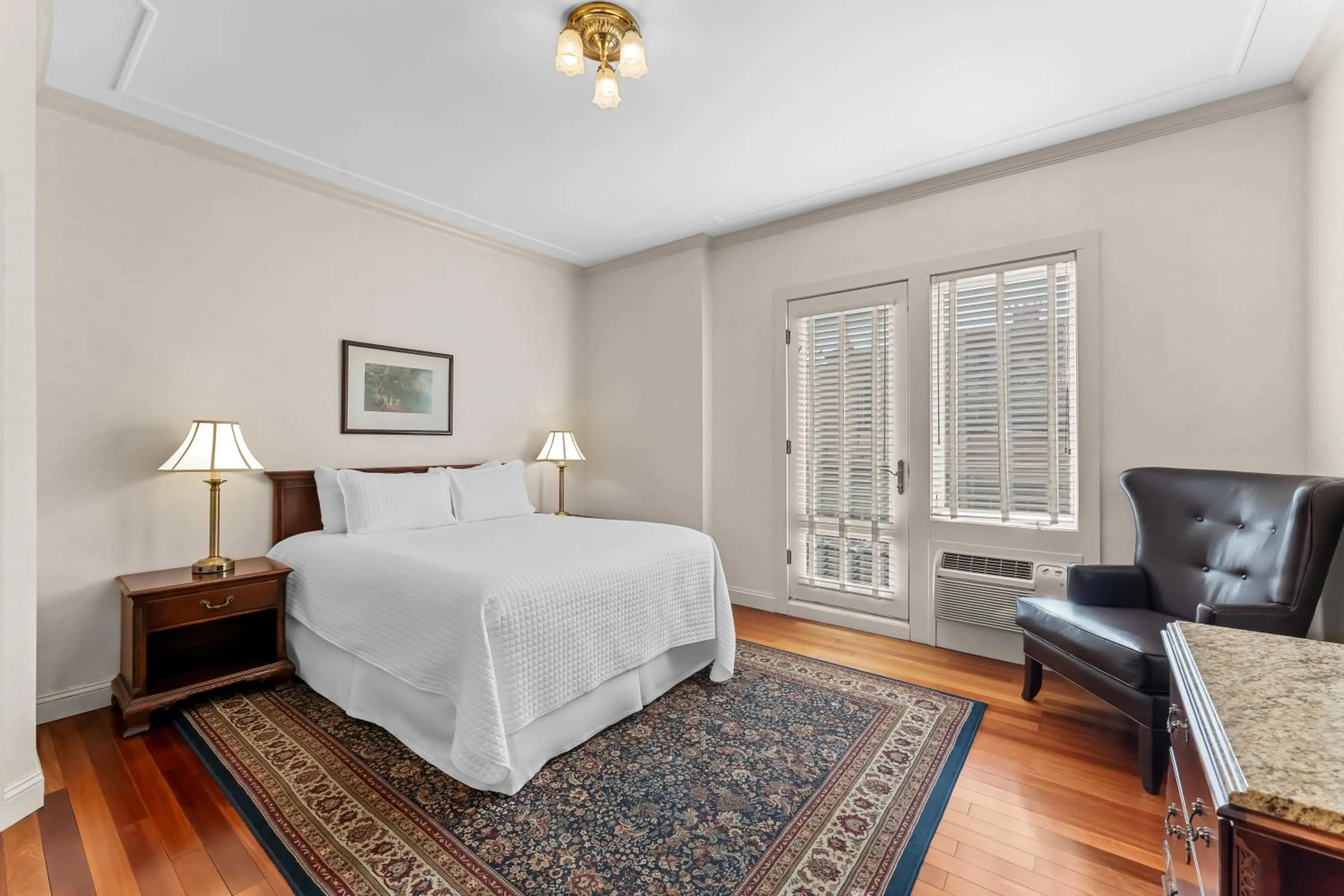 Bed in Penn's View Hotel Philadelphia