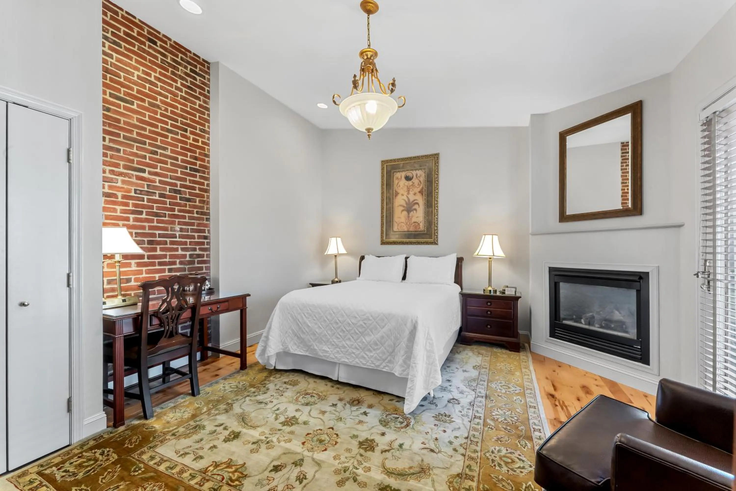 Bed in Penn's View Hotel Philadelphia