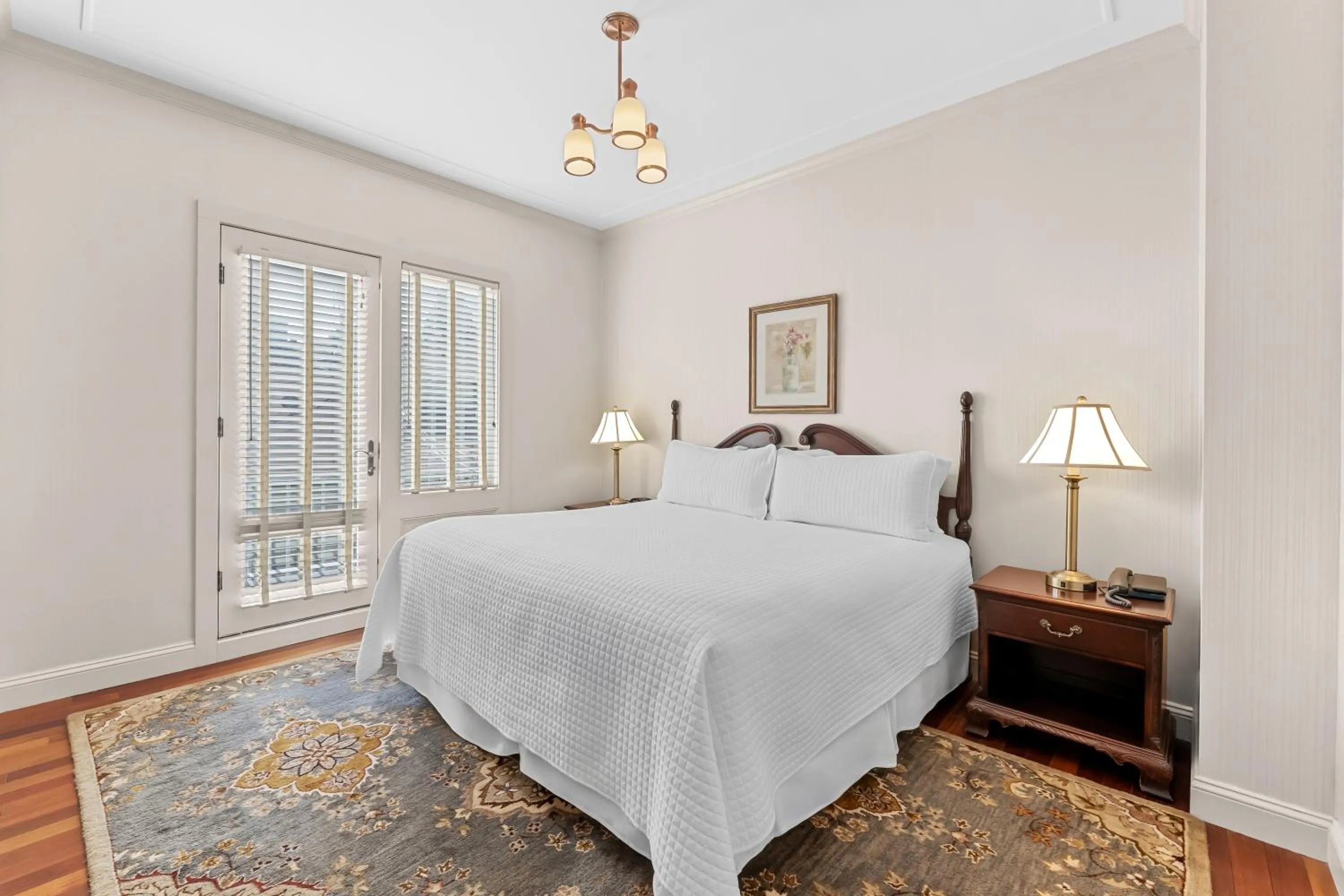 Bed in Penn's View Hotel Philadelphia