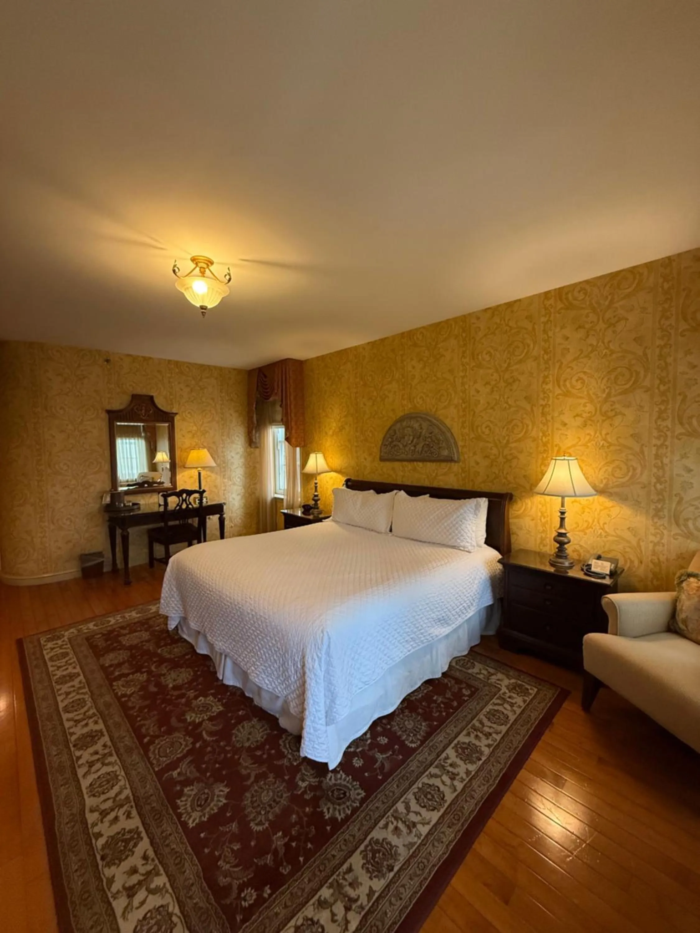 Bedroom, Bed in Penn's View Hotel Philadelphia