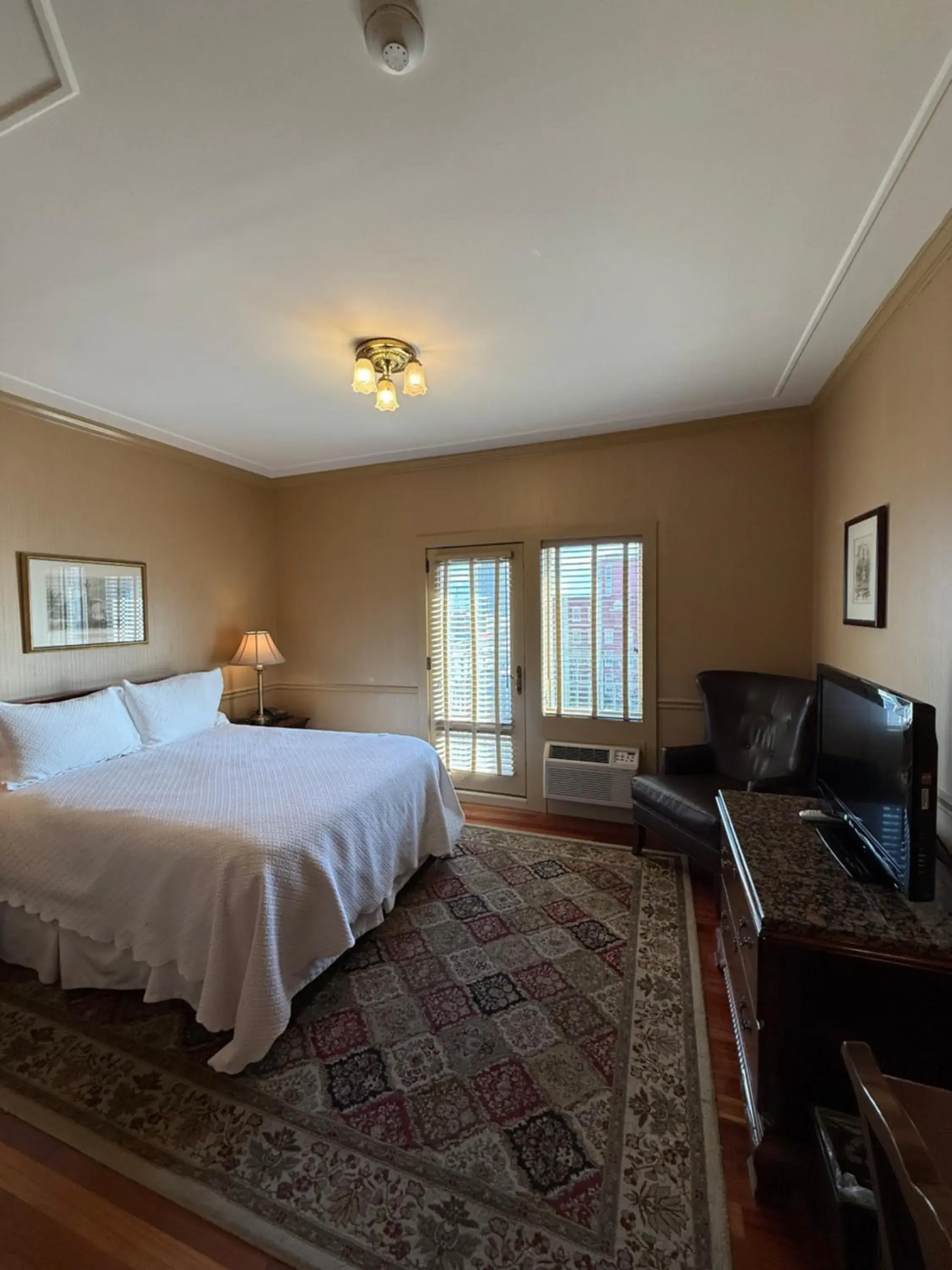 Bed in Penn's View Hotel Philadelphia Bed in Penn's View Hotel Philadelphia